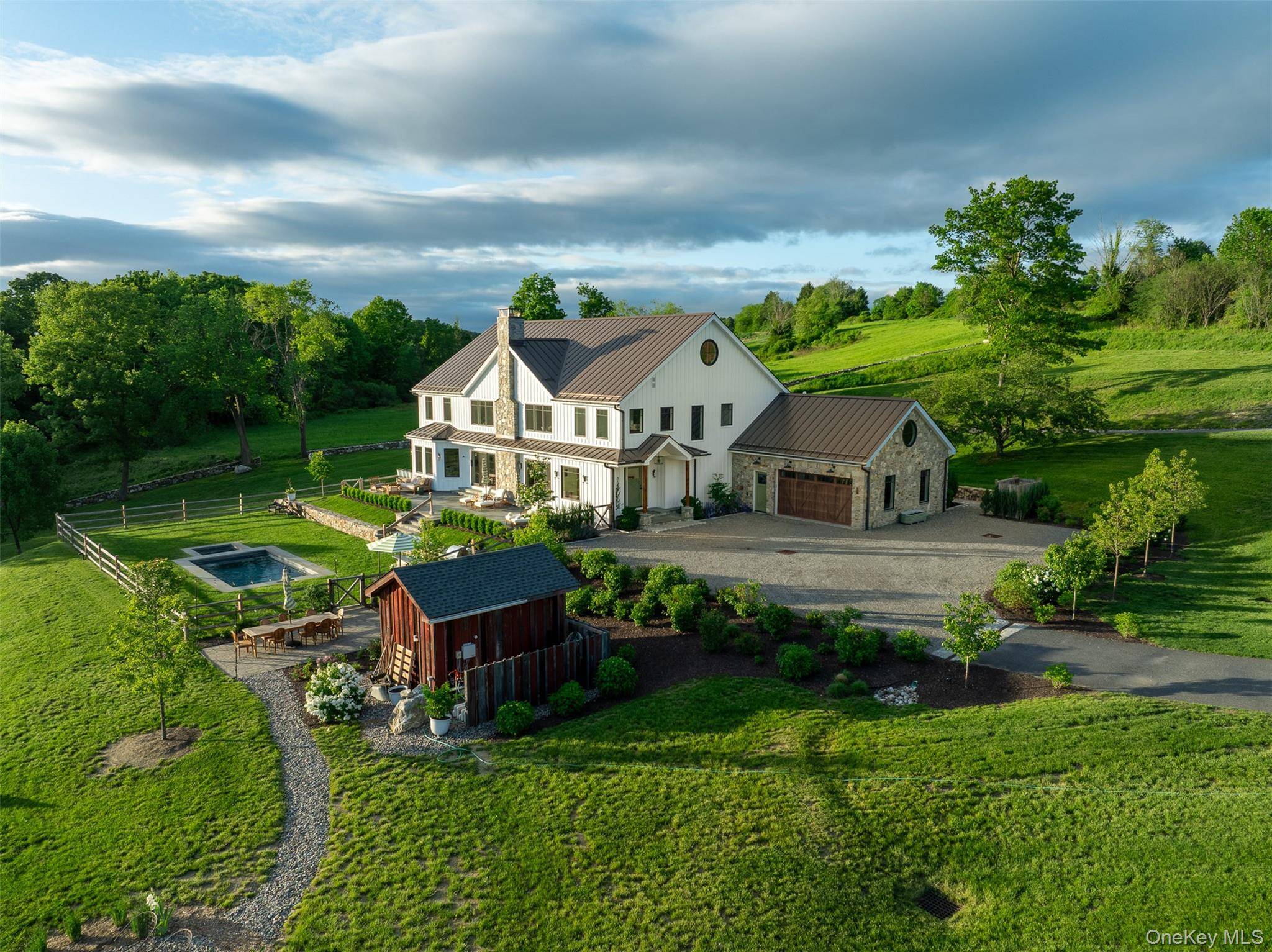 Casa de 4 Dormitorios en Venta en Millbrook - Nueva York - EE. UU. - 1