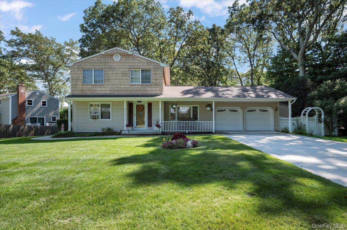 4 Bedroom Home for Sale in Miller Place - New York - USA - 1