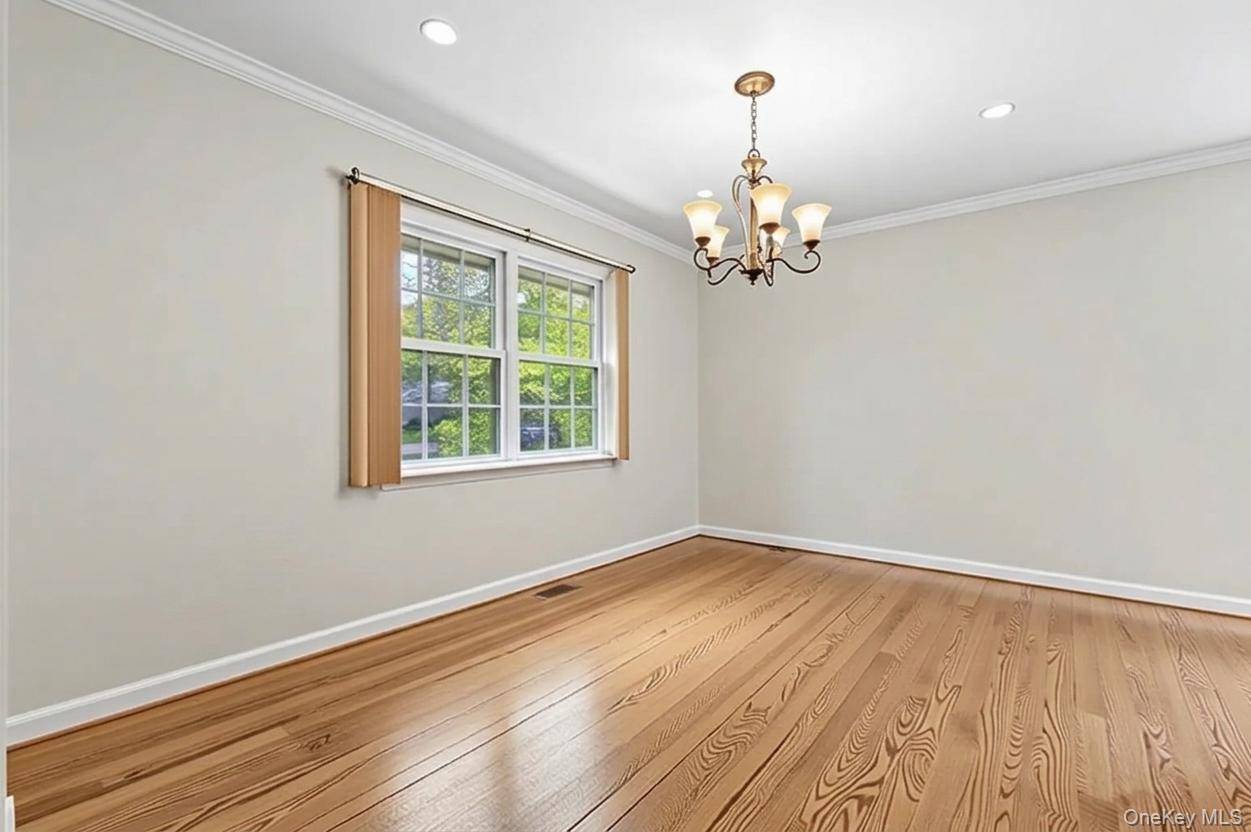 4 Bedroom Home for Sale in Miller Place - New York - USA - 7