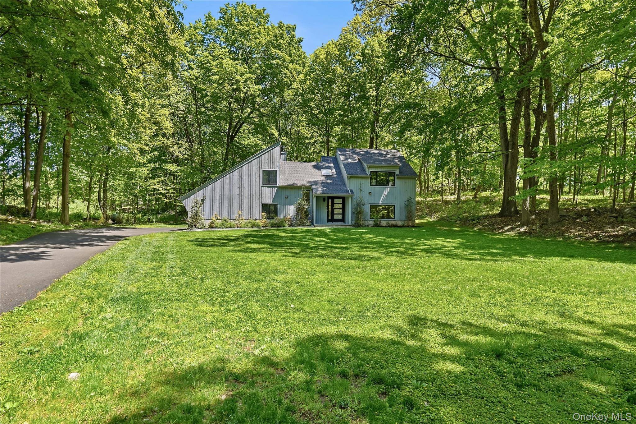 4 Bedroom Home for Sale in Mount Kisco - New York - USA - 3