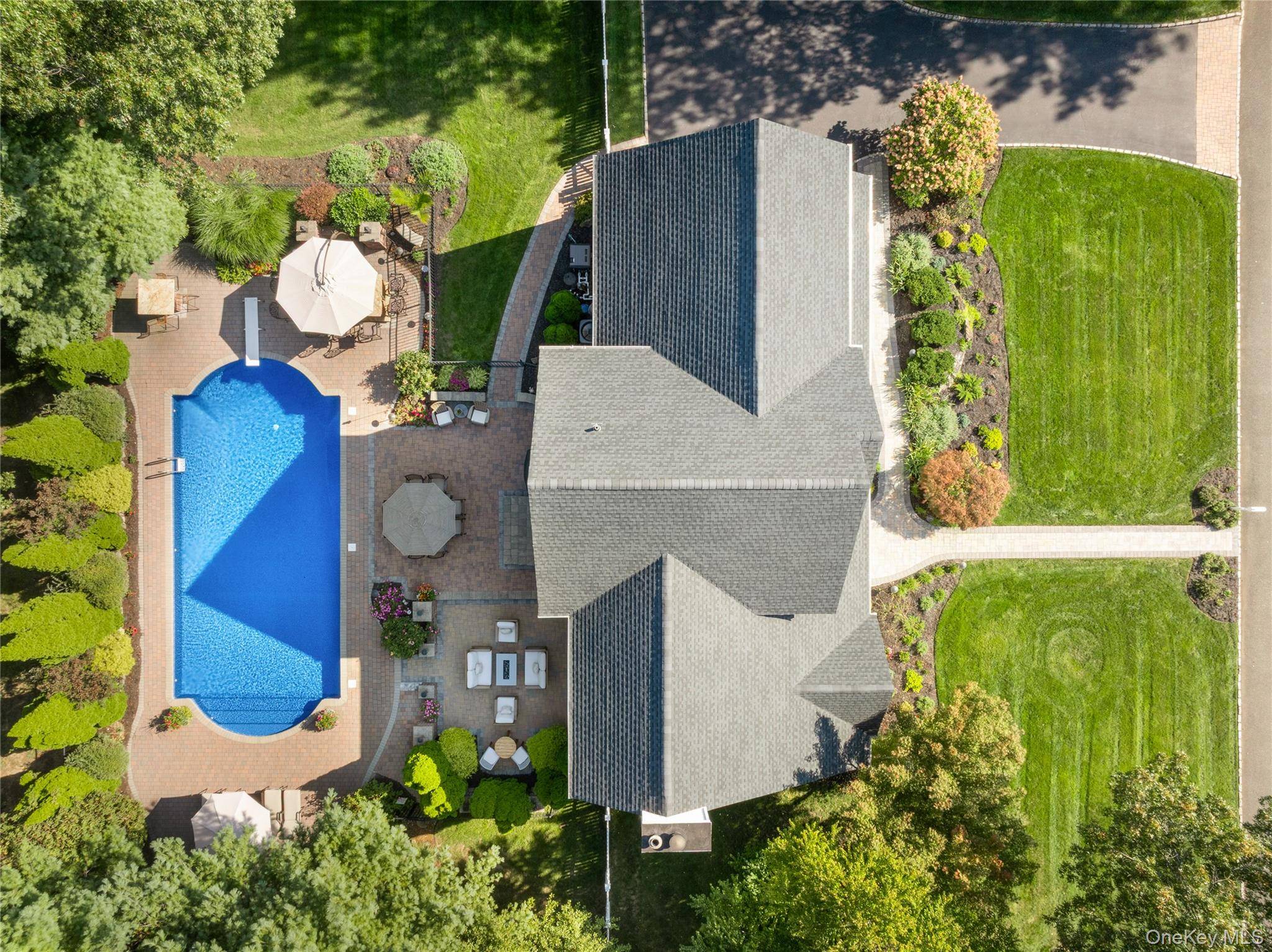 4 Bedroom Home for Sale in Mount Sinai - New York - USA - 2