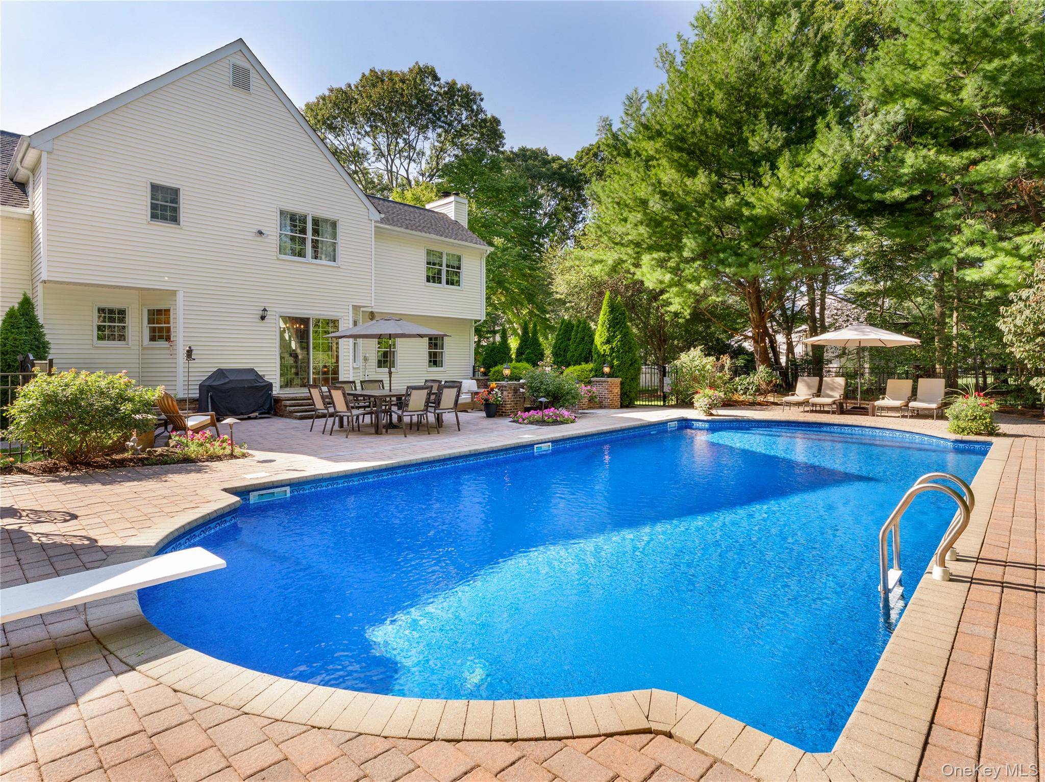 4 Bedroom Home for Sale in Mount Sinai - New York - USA - 3