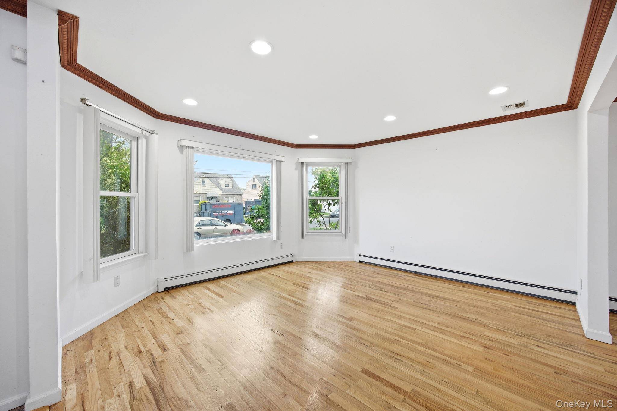 Casa com 4 Quartos à Venda em New Hyde Park - Nova Iorque - EUA - 4