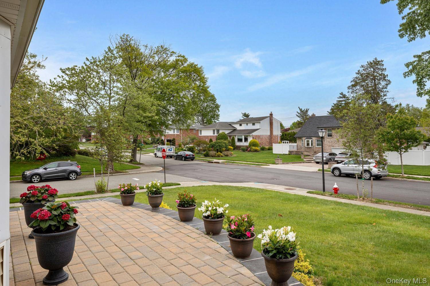 4 Bedroom Home for Sale in New Hyde Park - New York - USA - 4