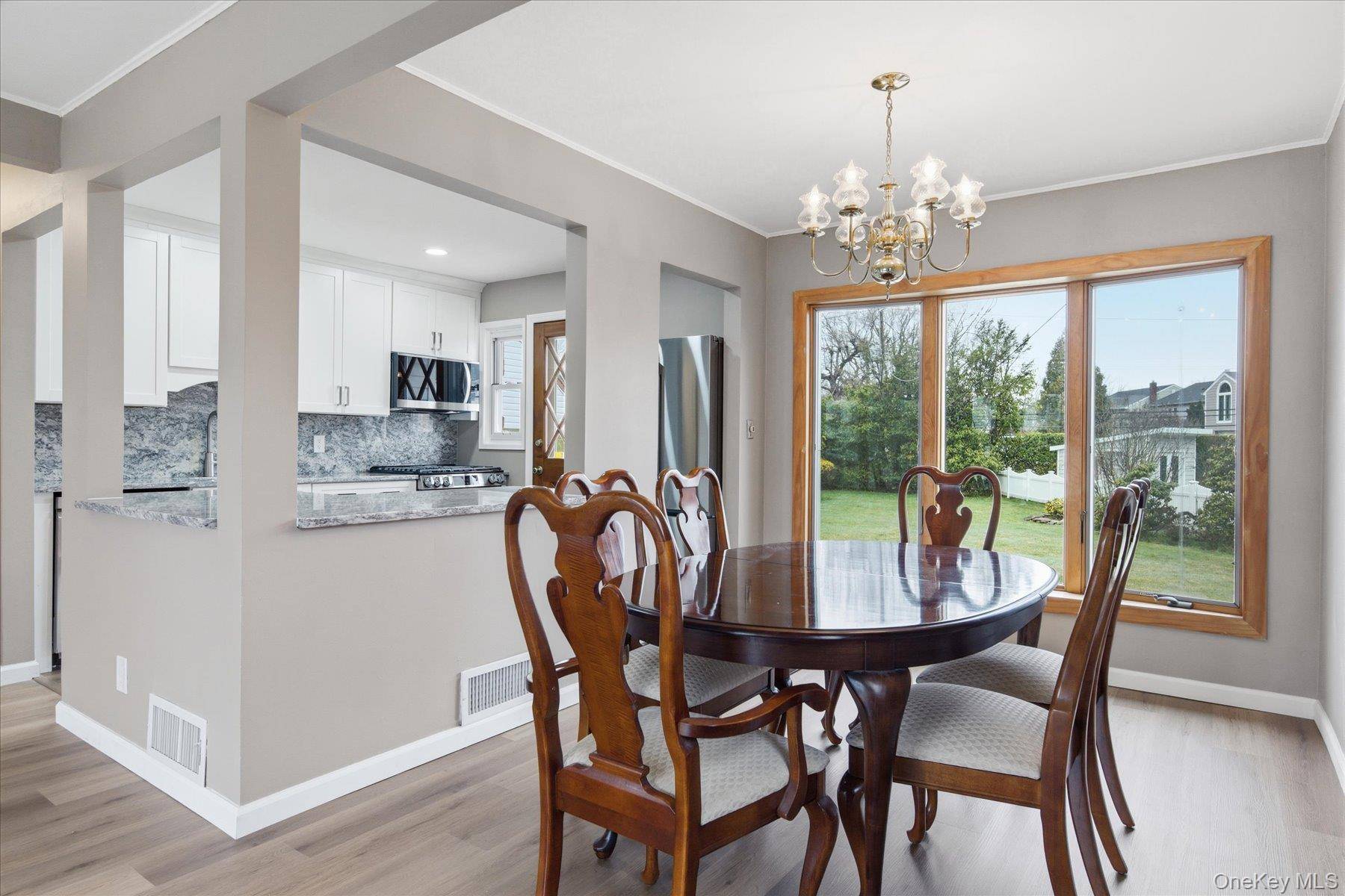 4 Bedroom Home for Sale in New Hyde Park - New York - USA - 7