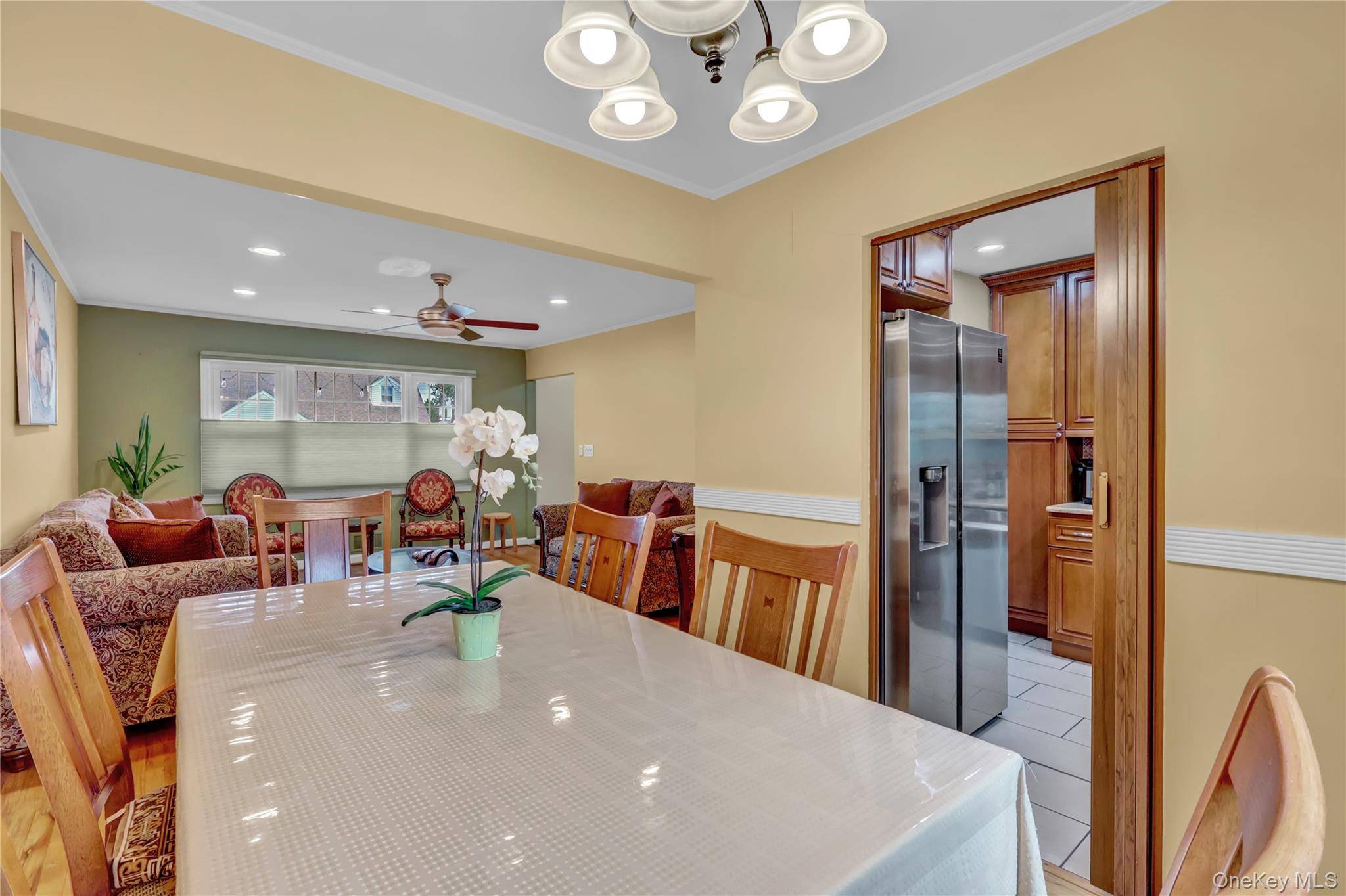 4 Bedroom Home for Sale in New Hyde Park - New York - USA - 7