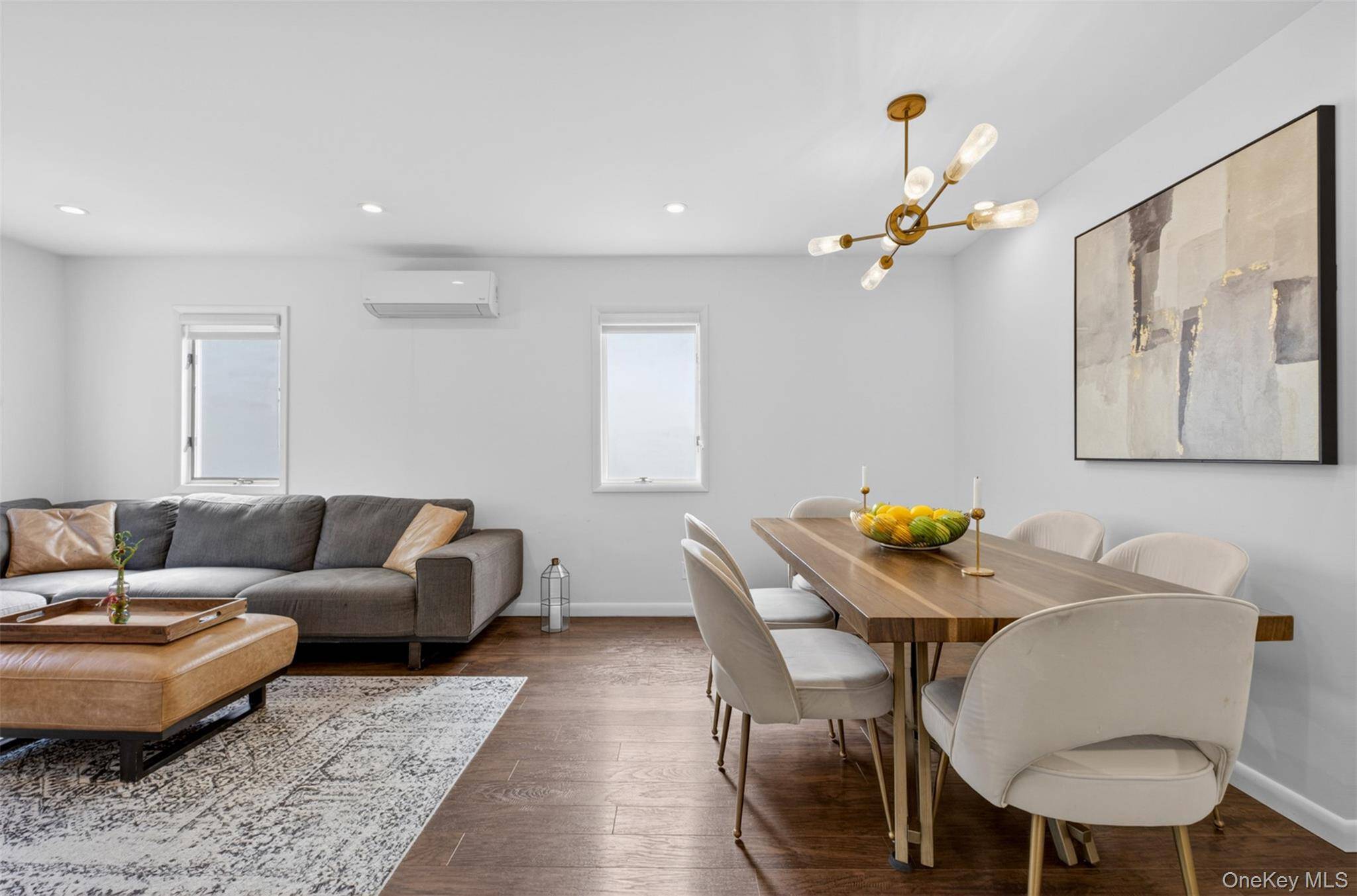 4 Bedroom Home for Sale in New Hyde Park - New York - USA - 6