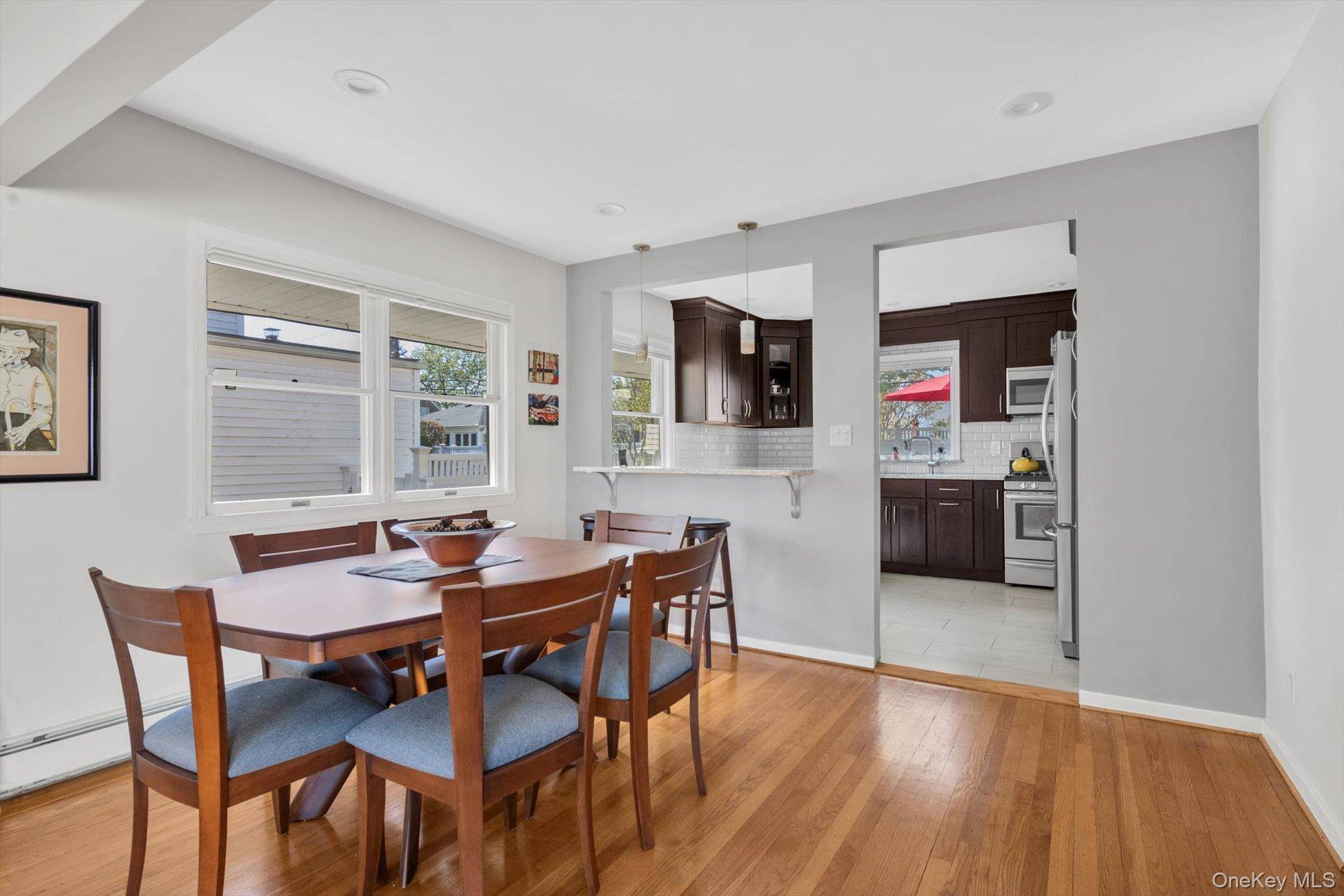 4 Bedroom Home for Sale in New Hyde Park - New York - USA - 6