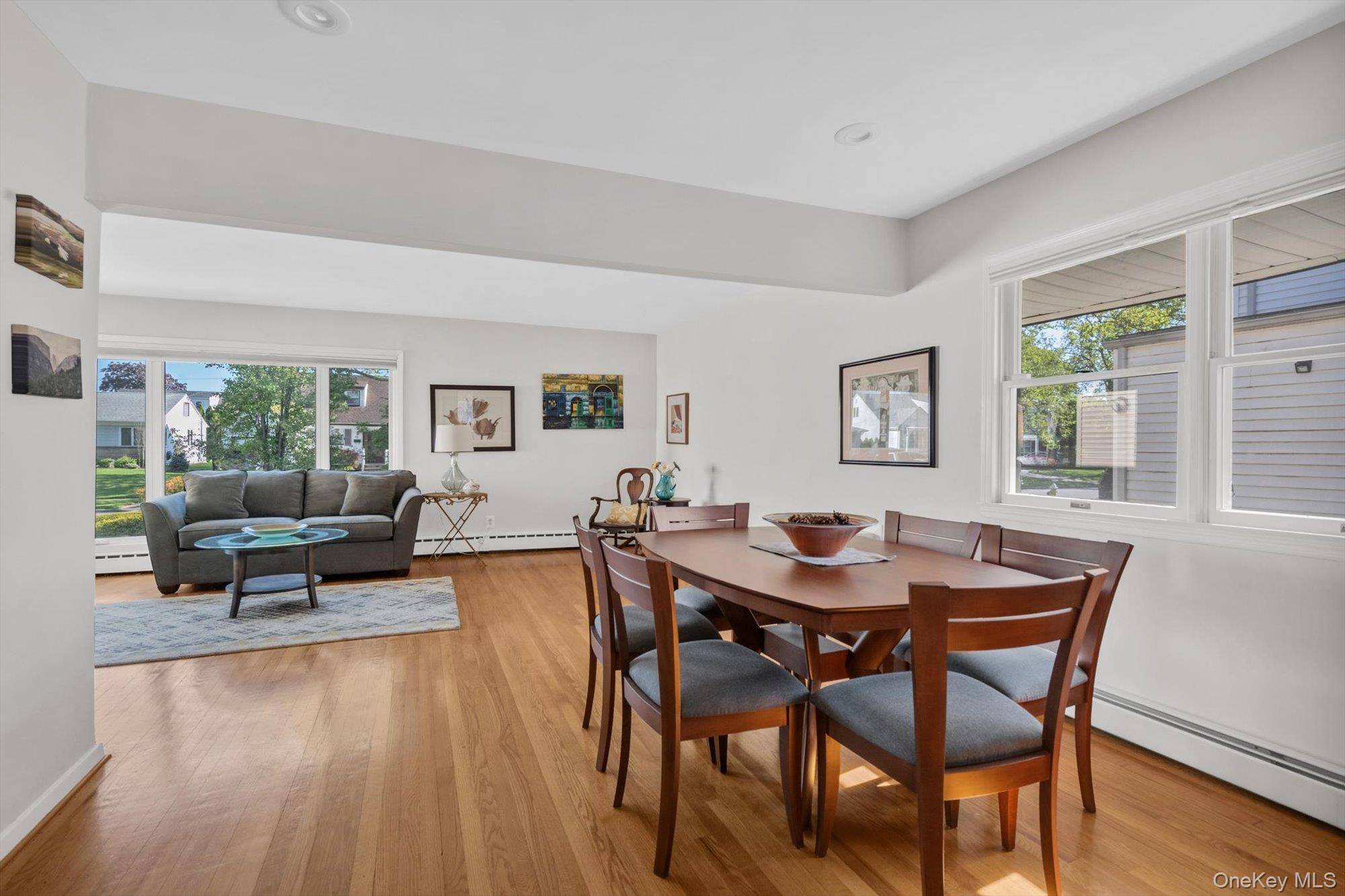 4 Bedroom Home for Sale in New Hyde Park - New York - USA - 7