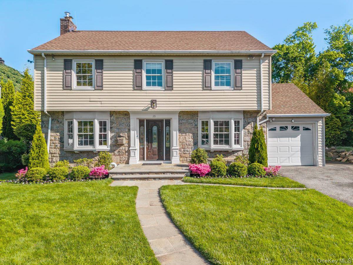 Casa de 4 Dormitorios en Venta en New Rochelle - Nueva York - EE. UU. - 1