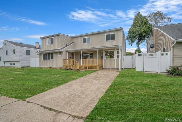 Casa de 4 Dormitorios en Venta en North Babylon, Nueva York, EE. UU. - 1