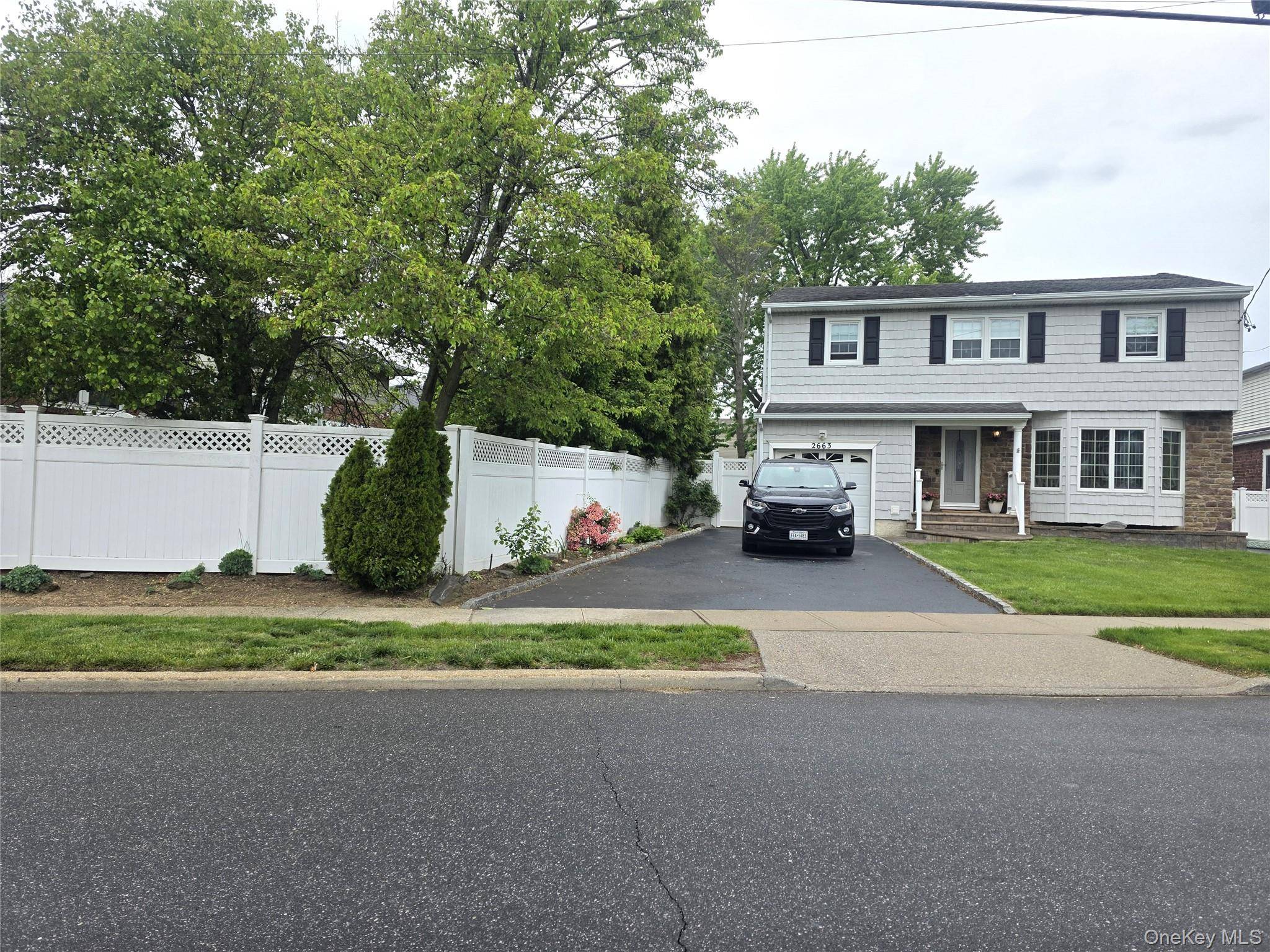 4 Bedroom Home for Sale in North Bellmore - New York - USA - 2