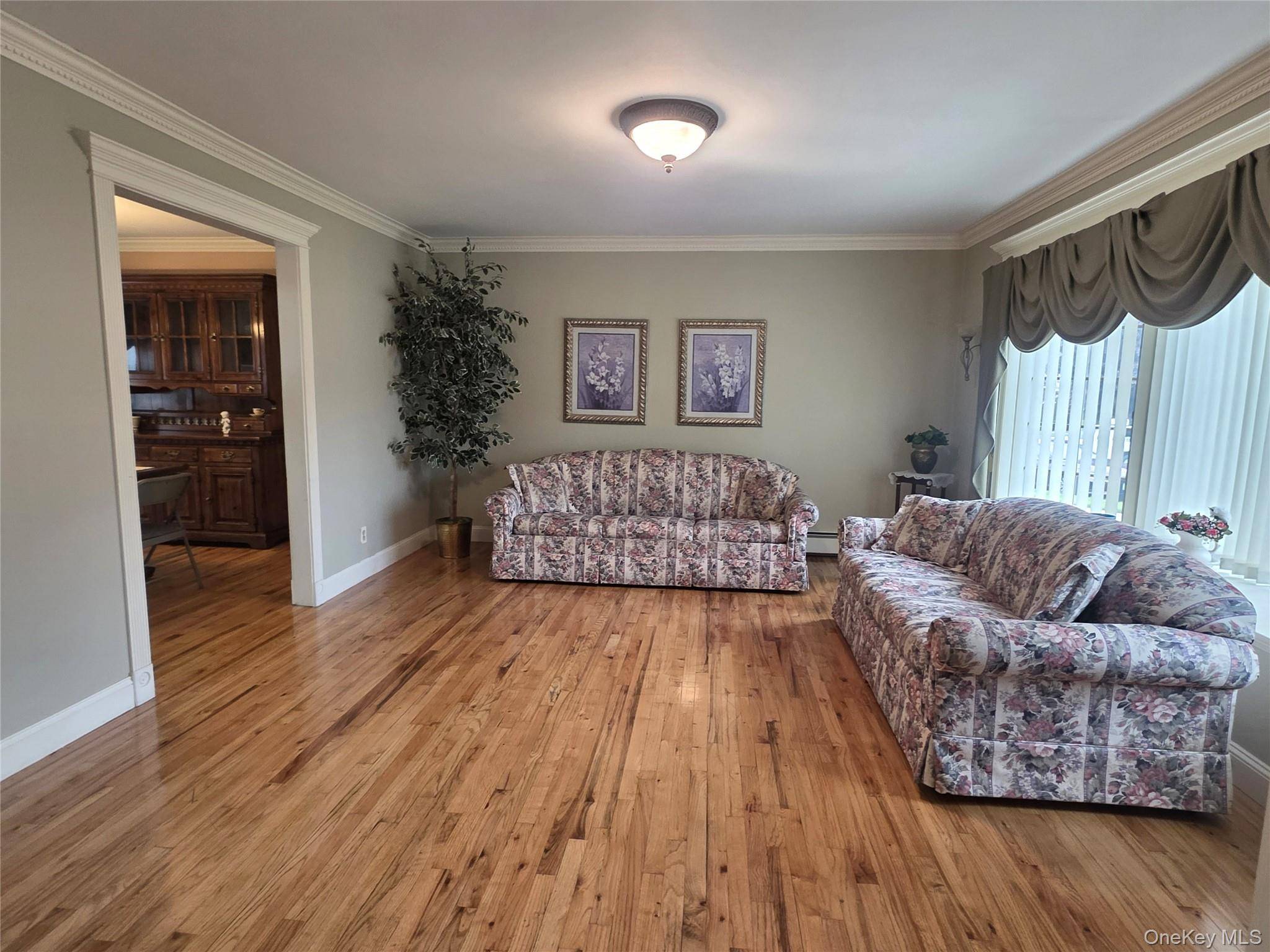 4 Bedroom Home for Sale in North Bellmore - New York - USA - 7