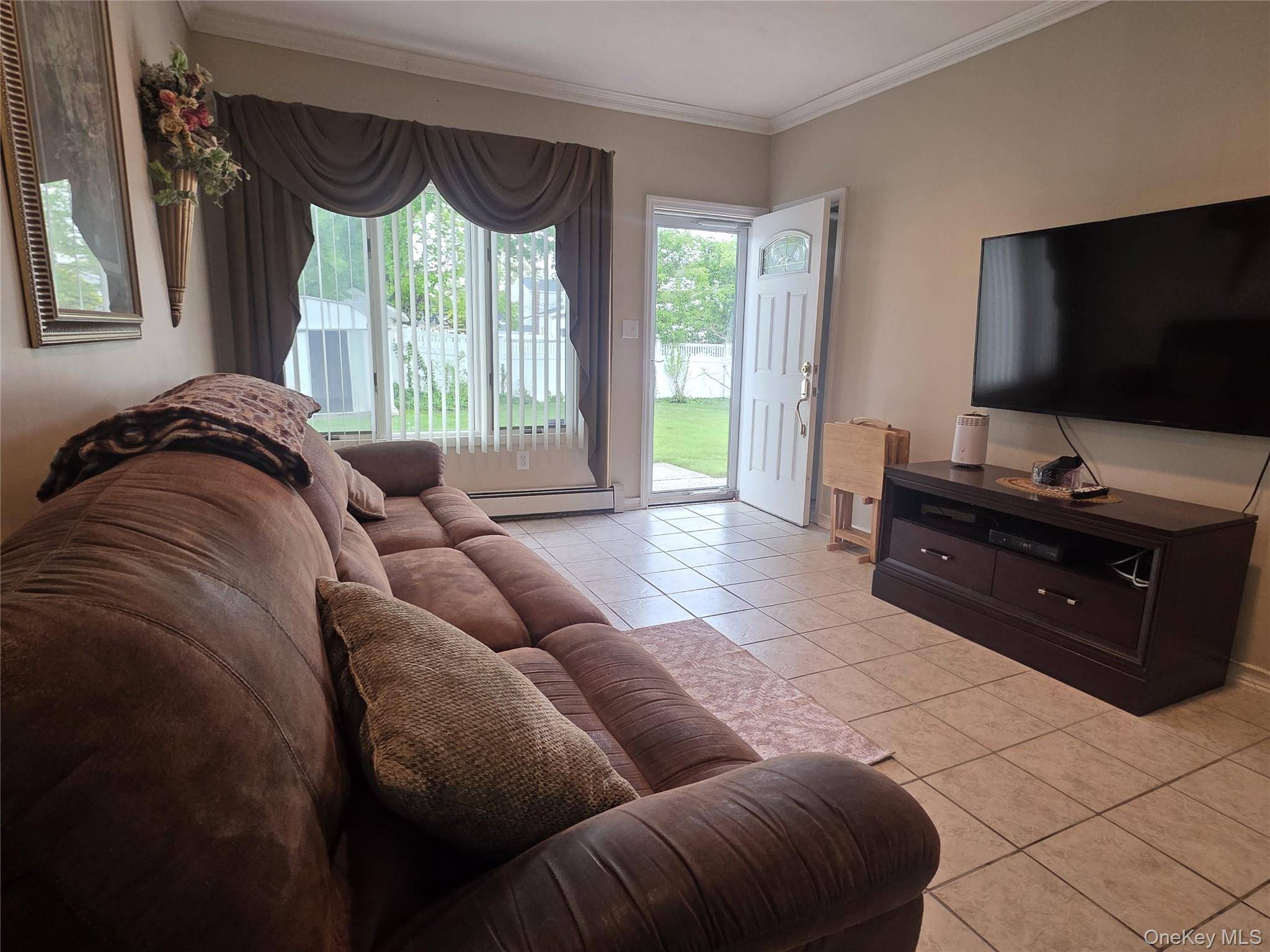4 Bedroom Home for Sale in North Bellmore - New York - USA - 8