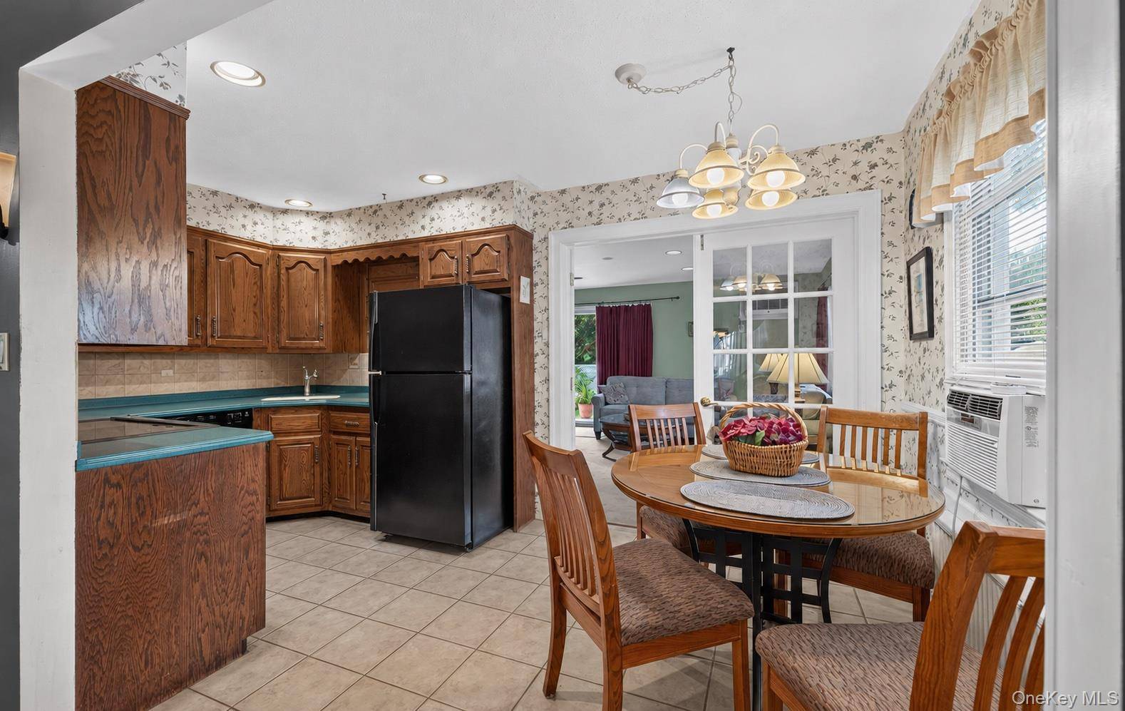 4-Bedroom House for Sale in North Merrick, New York, USA - 4