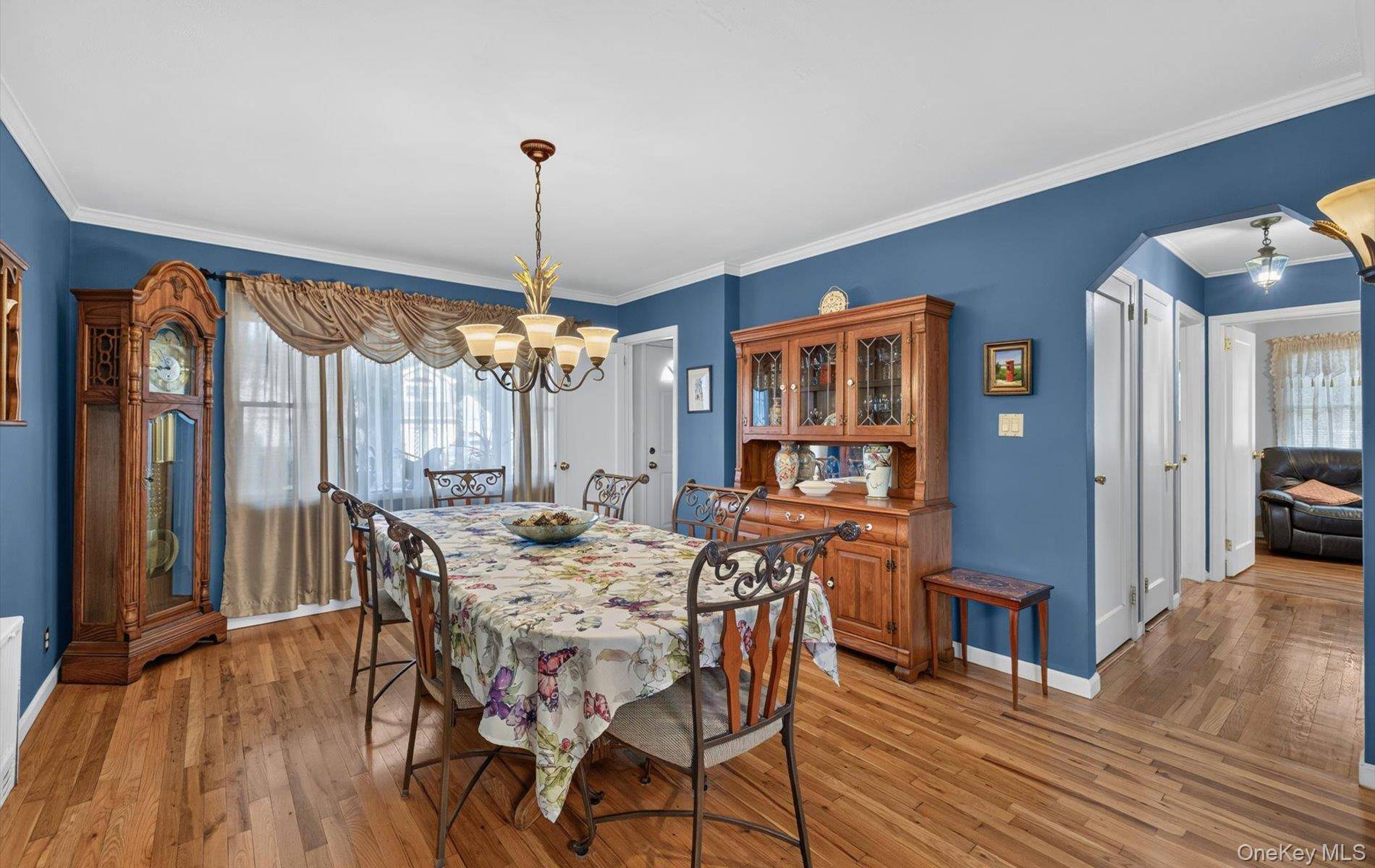 4-Bedroom House for Sale in North Merrick, New York, USA - 8