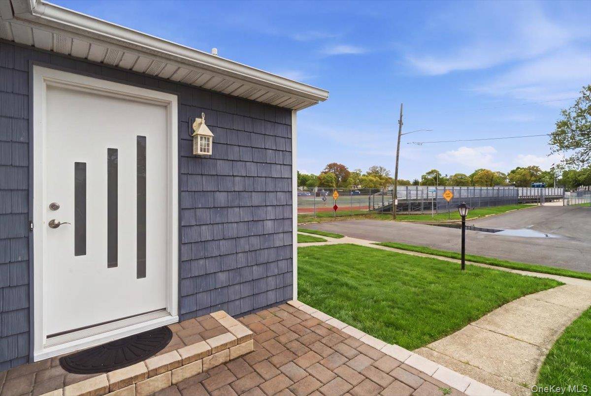 4 Bedroom Home for Sale in North Merrick - New York - USA - 4