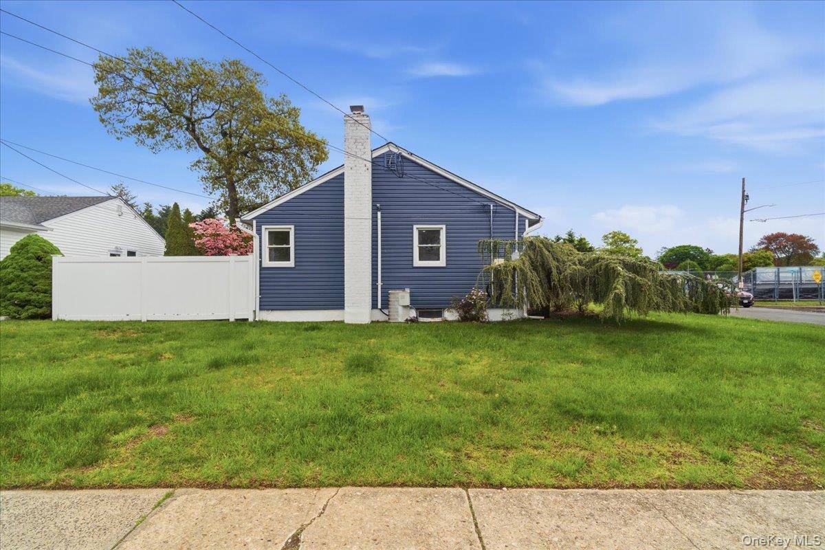 4 Bedroom Home for Sale in North Merrick - New York - USA - 5