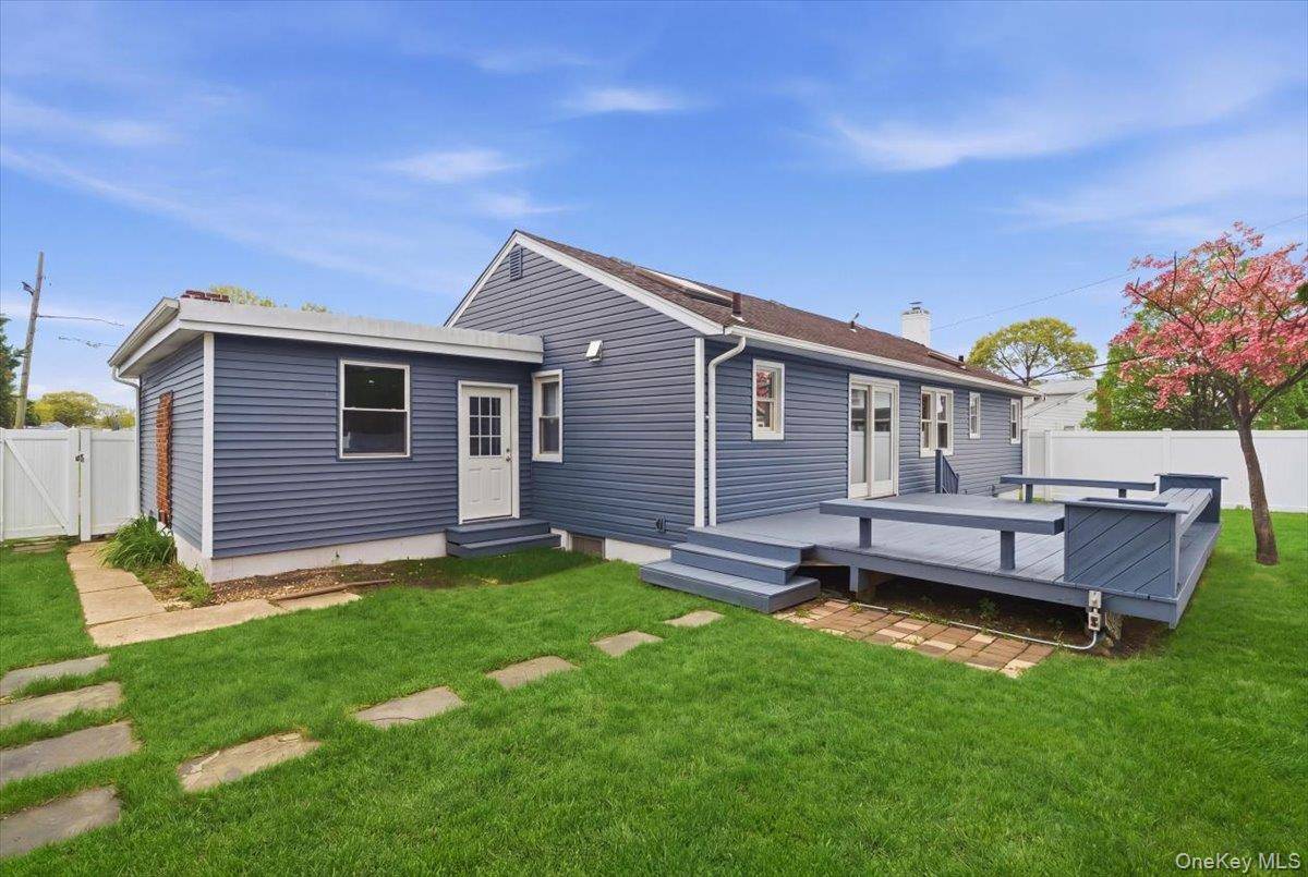 4 Bedroom Home for Sale in North Merrick - New York - USA - 6