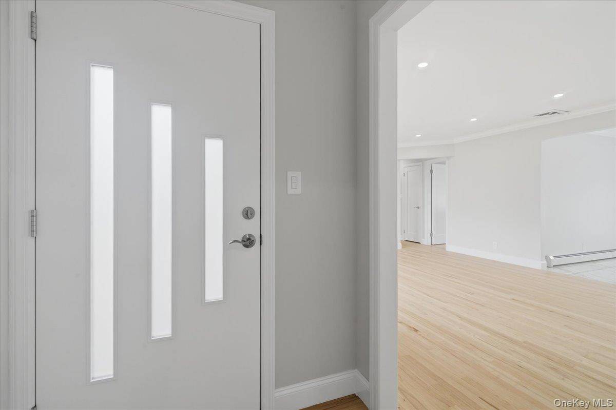 4 Bedroom Home for Sale in North Merrick - New York - USA - 8