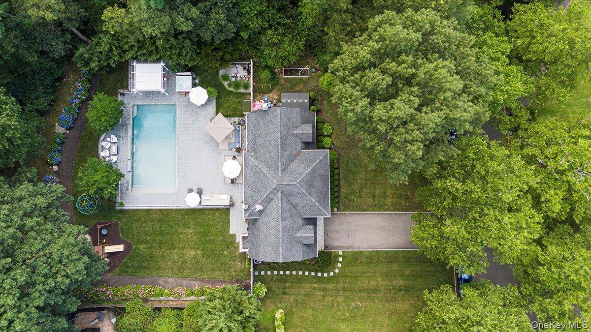 4 Bedroom Home for Sale in Northport - New York - USA - 2