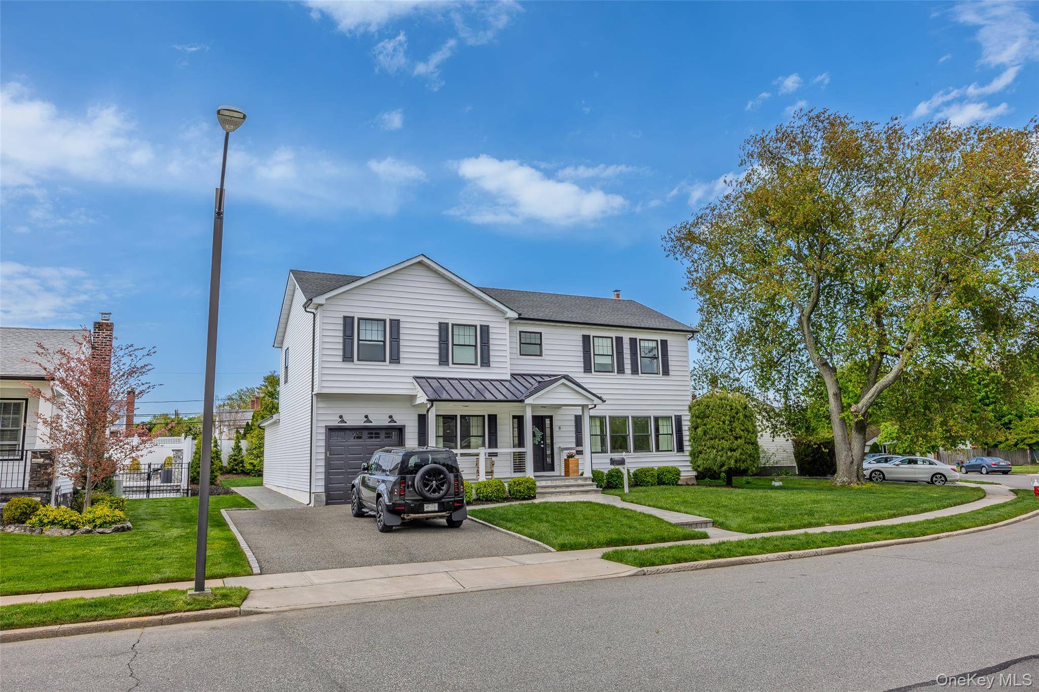 Casa de 4 Dormitorios en Venta en Old Bethpage - Nueva York - EE. UU. - 2
