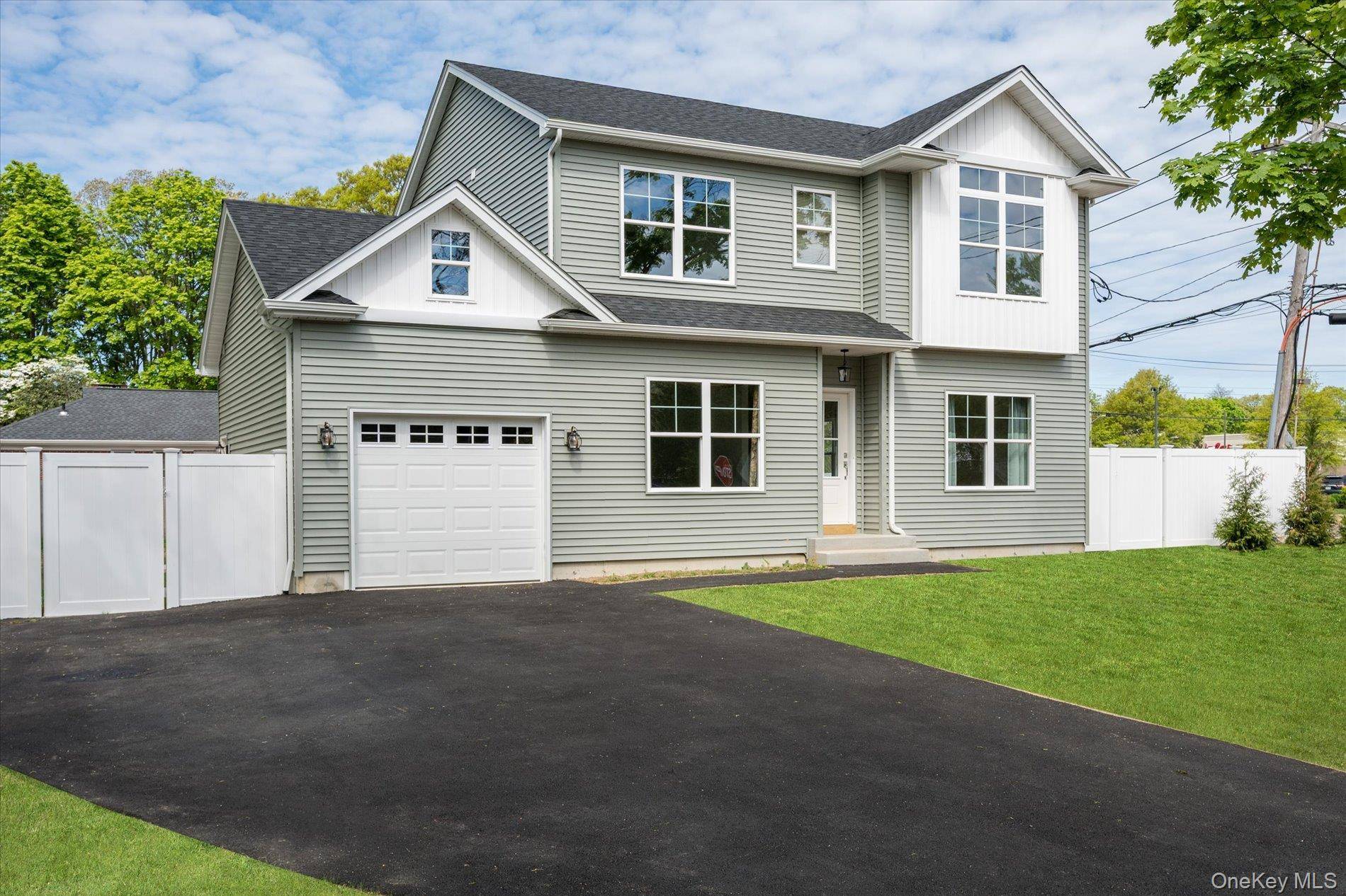 Casa de 4 Dormitorios en Venta en Patchogue - Nueva York - EE. UU. - 1