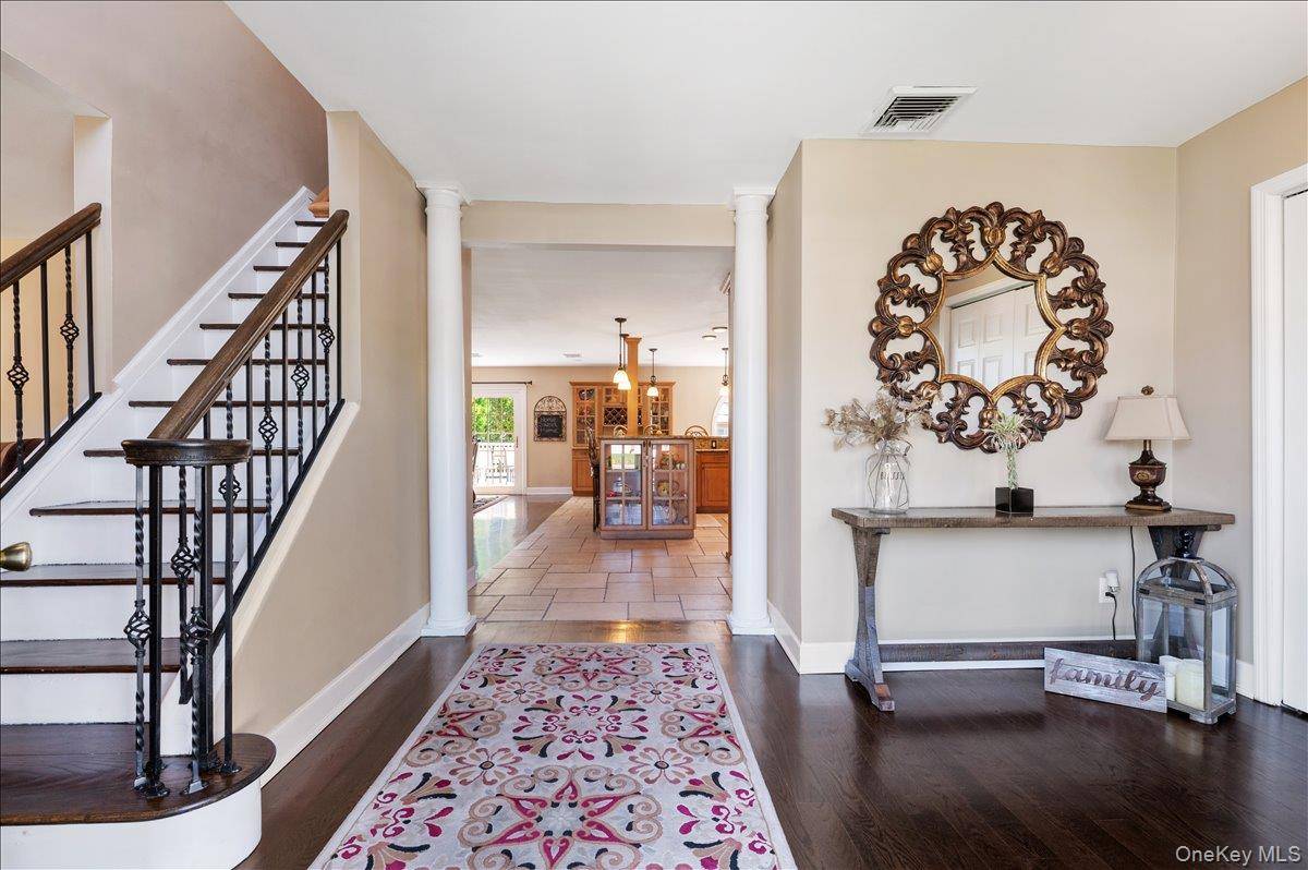 4 Bedroom Home for Sale in Plainview - New York - USA - 3