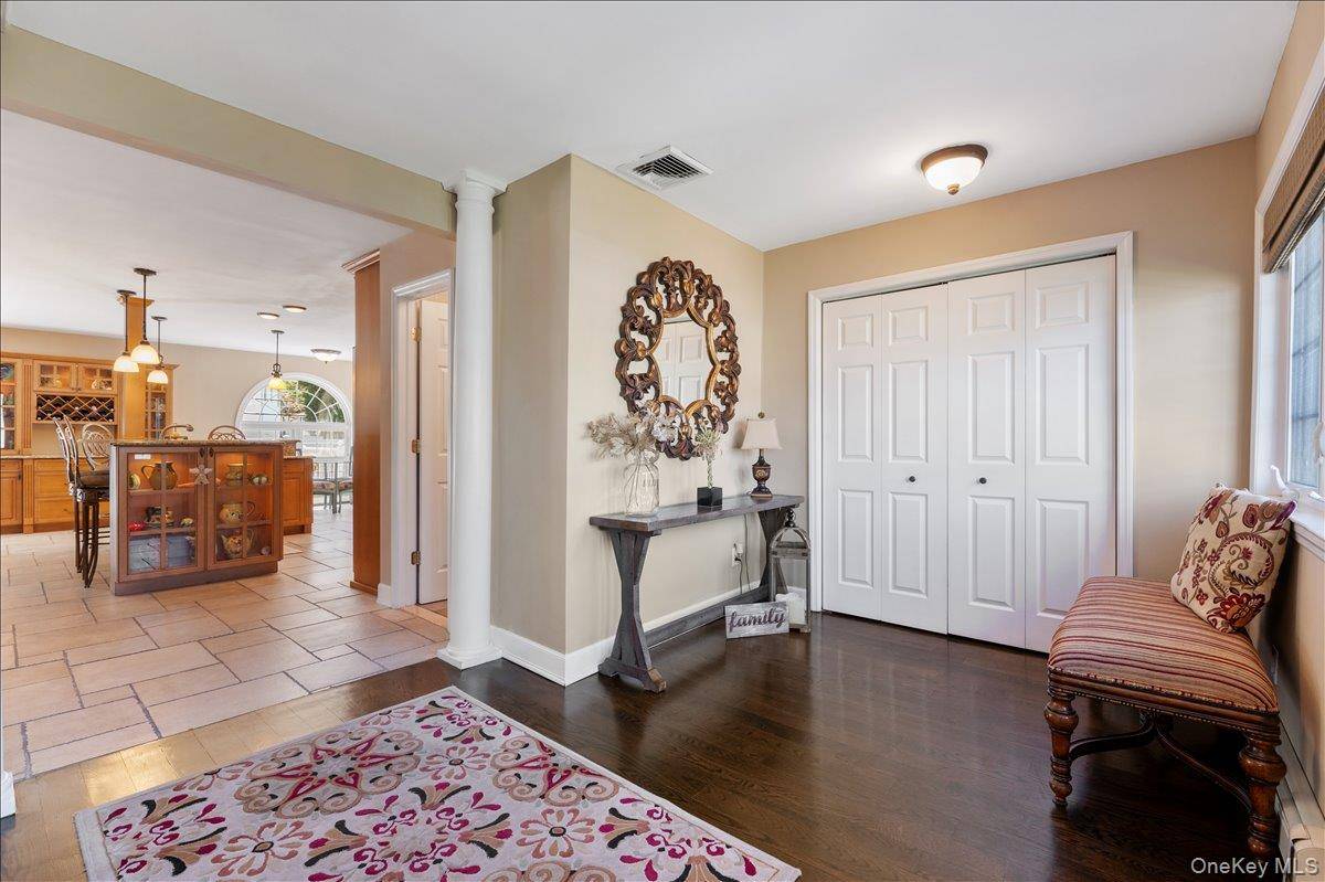 4 Bedroom Home for Sale in Plainview - New York - USA - 4