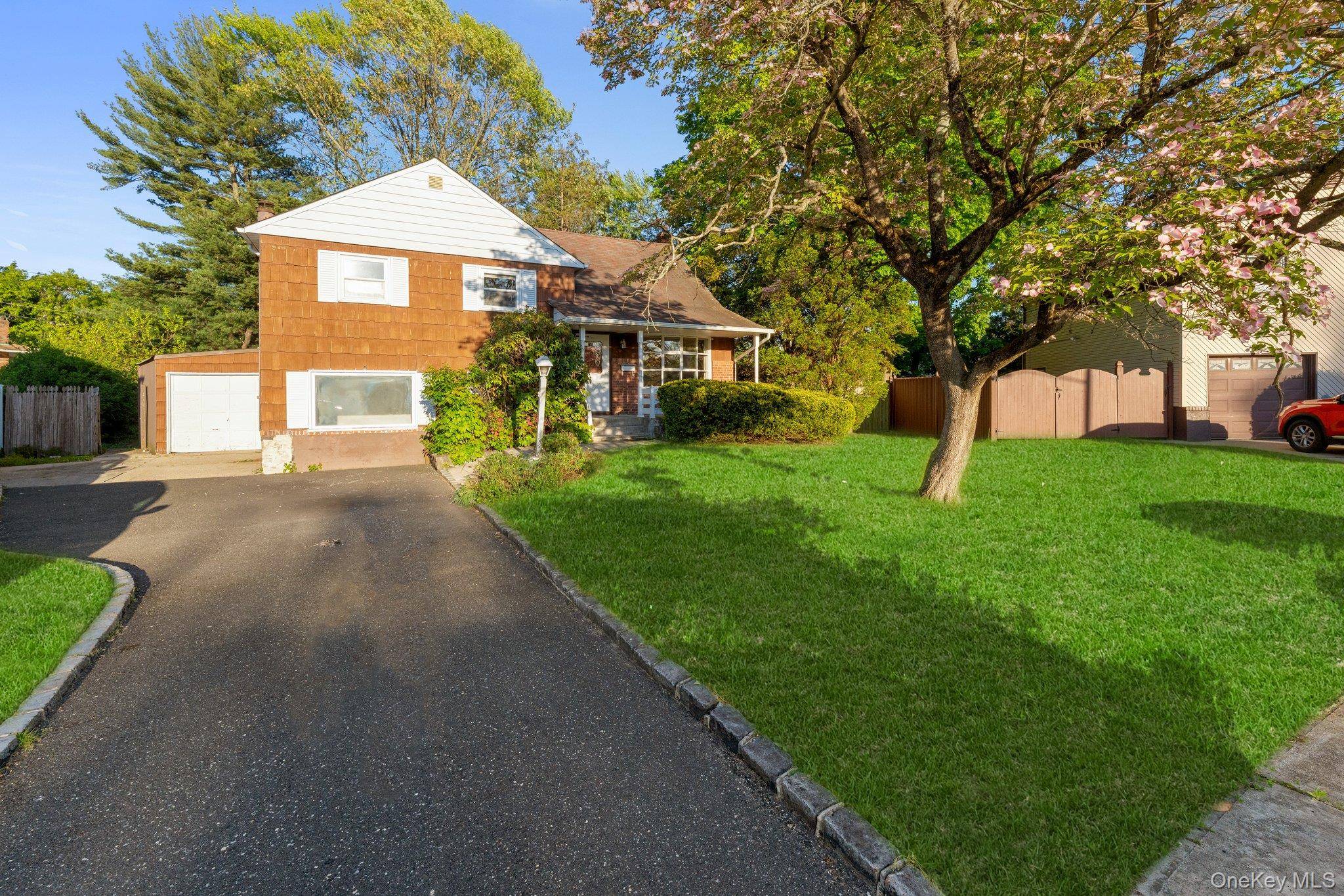 Casa de 4 Dormitorios en Venta en Plainview - Nueva York - EE. UU. - 2