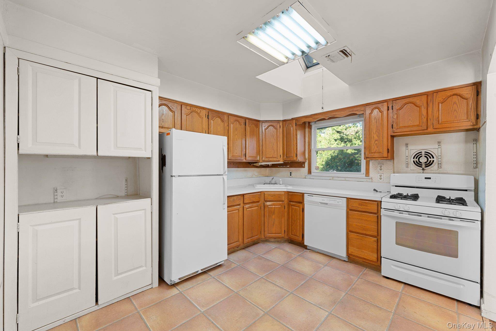 Casa de 4 Dormitorios en Venta en Plainview - Nueva York - EE. UU. - 6