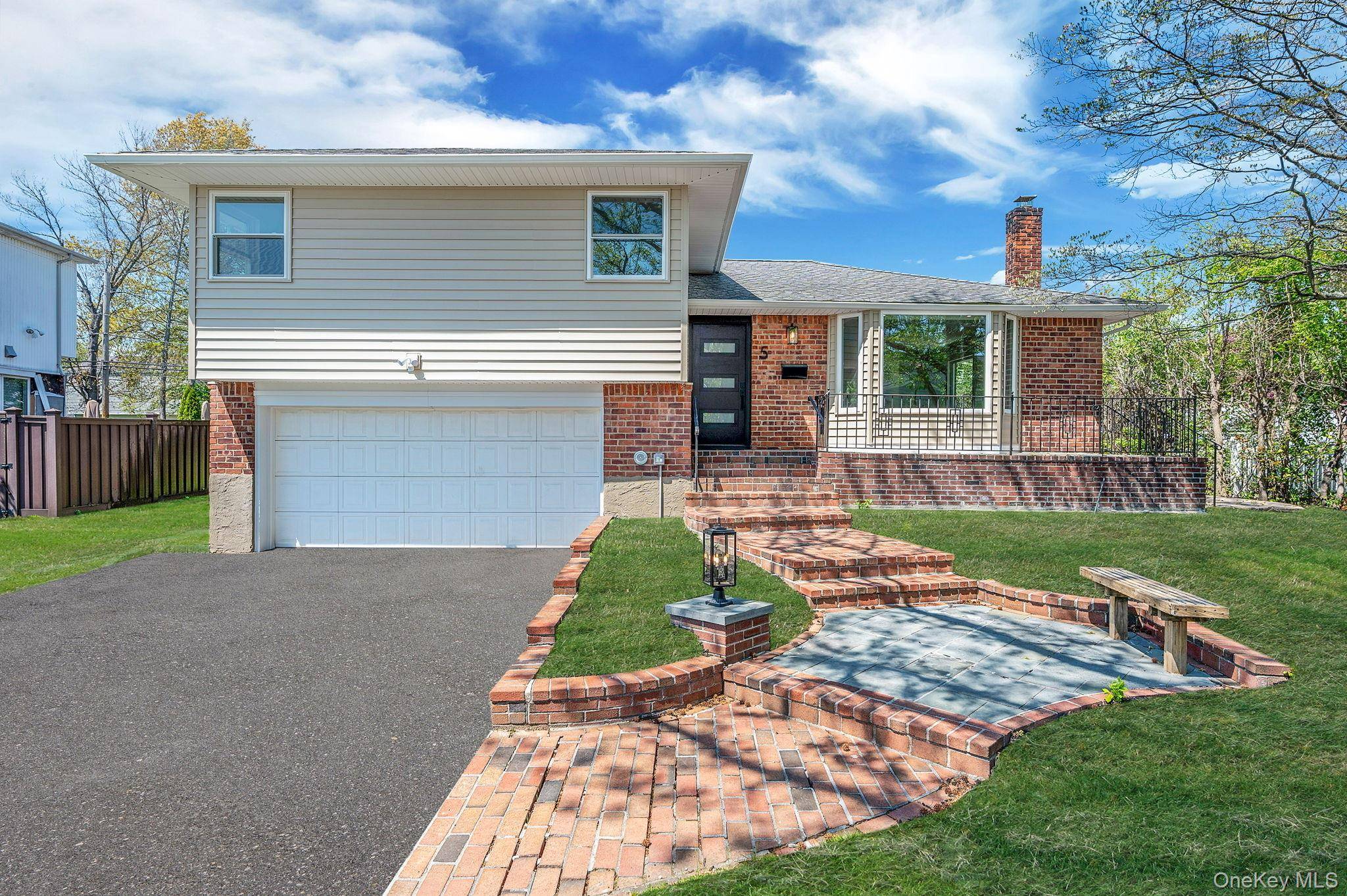 Casa de 4 Dormitorios en Venta en Plainview - Nueva York - EE. UU. - 1