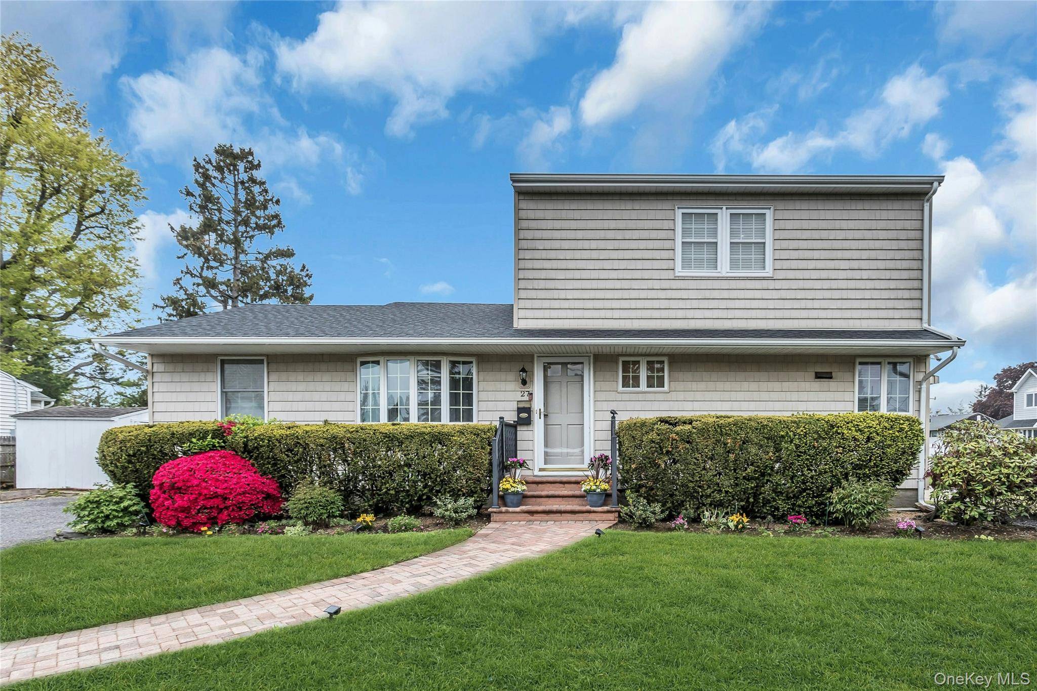 Casa de 4 Dormitorios en Venta en Plainview - Nueva York - EE. UU. - 1