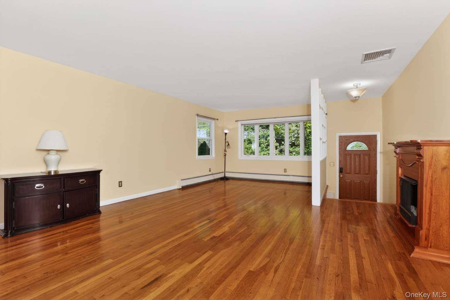Casa de 4 Dormitorios en Venta en Pleasantville - Nueva York - EE. UU. - 4