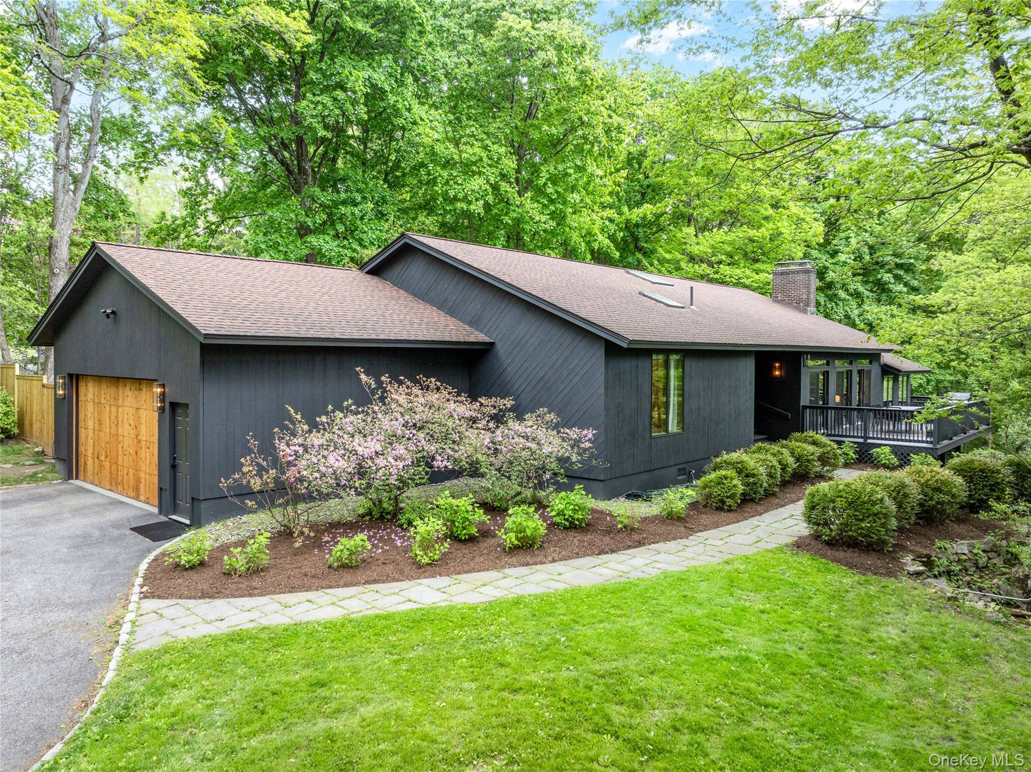 Casa de 4 Dormitorios en Venta en Pleasantville - Nueva York - EE. UU. - 1