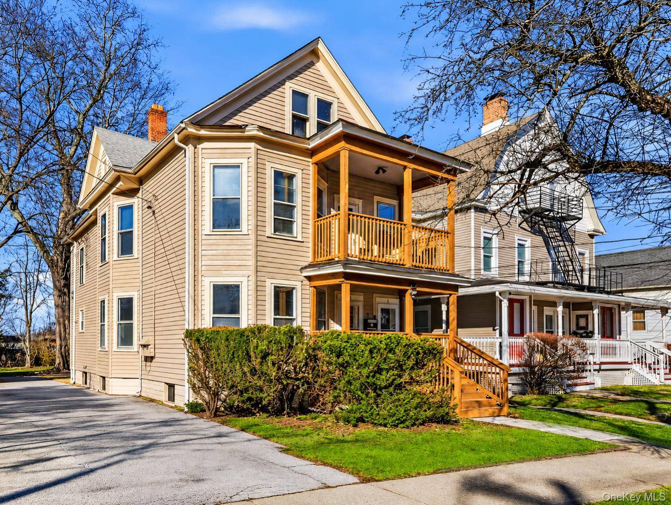 Casa com 4 Quartos à Venda em Poughkeepsie - Nova Iorque - EUA - 1