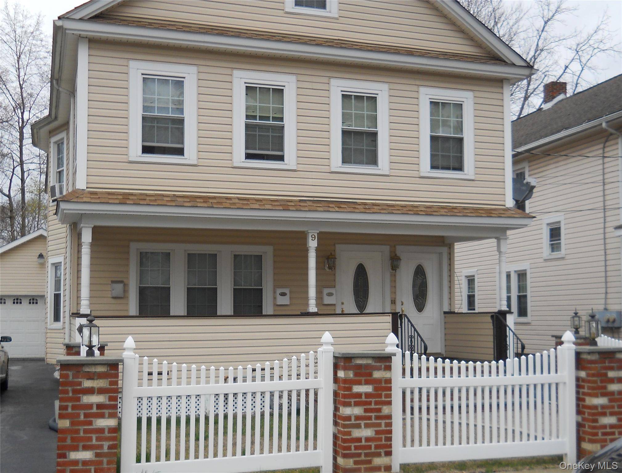Casa com 4 Quartos à Venda em Poughkeepsie - Nova Iorque - EUA - 1