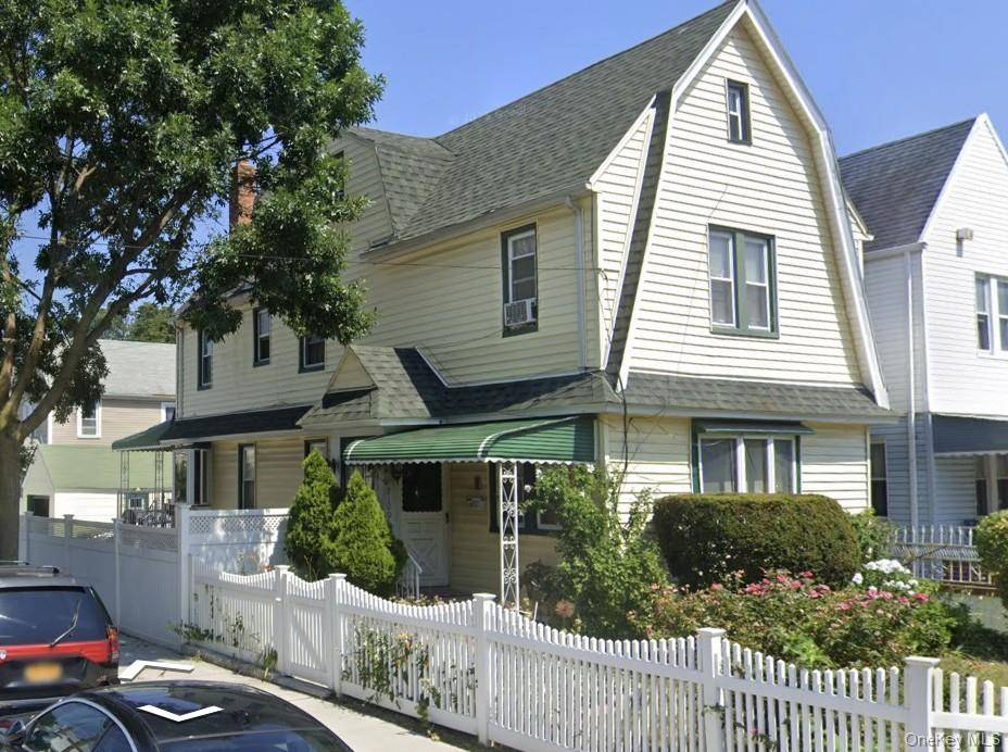 Casa com 4 Quartos à Venda em Queens Village - Nova Iorque - EUA - 1
