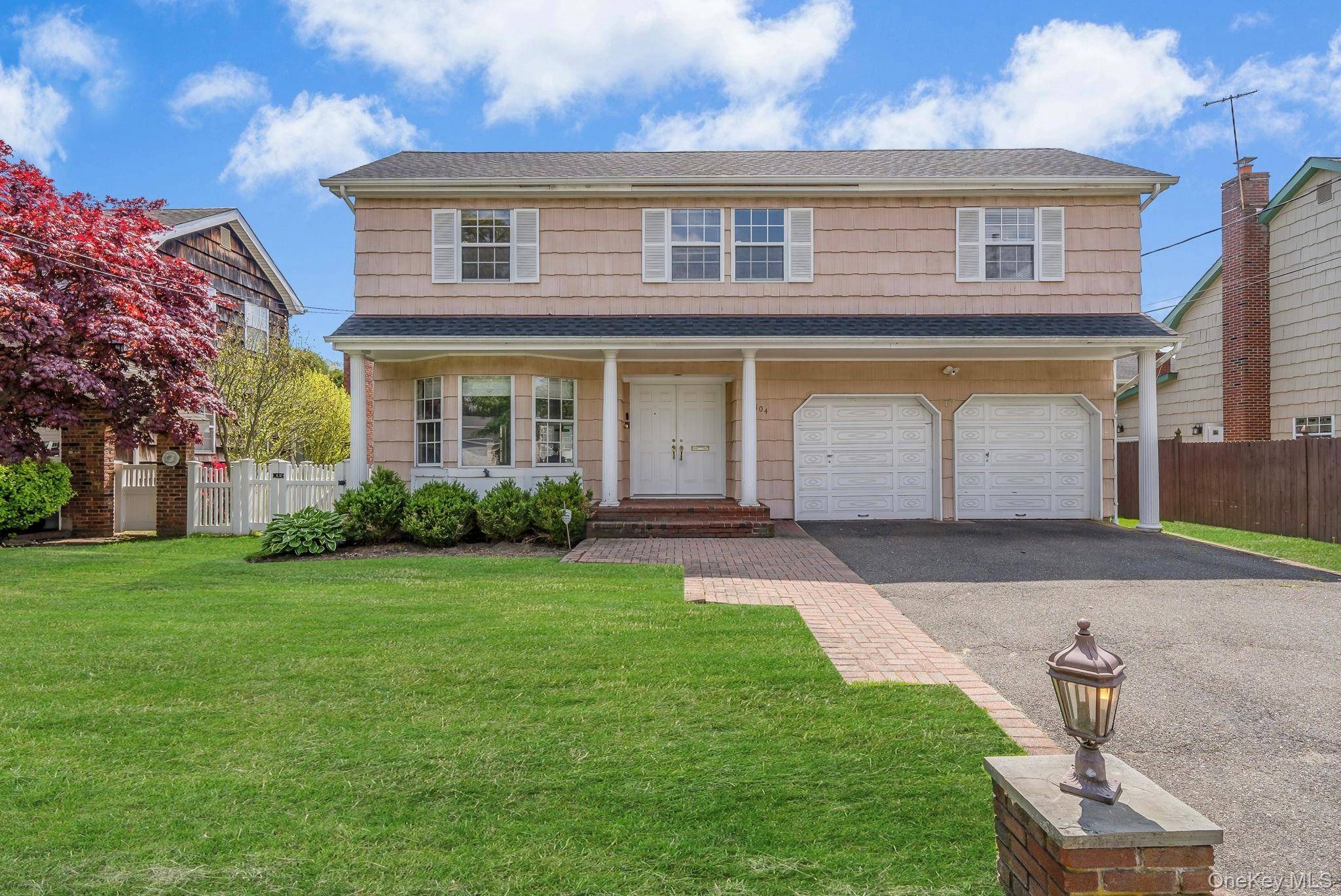 Casa de 4 Dormitorios en Venta en Rockville Centre - Nueva York - EE. UU. - 1