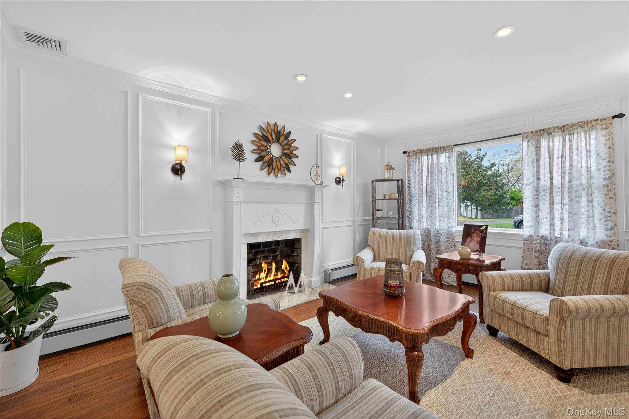 4 Bedroom Home for Sale in Ronkonkoma - New York - USA - 4