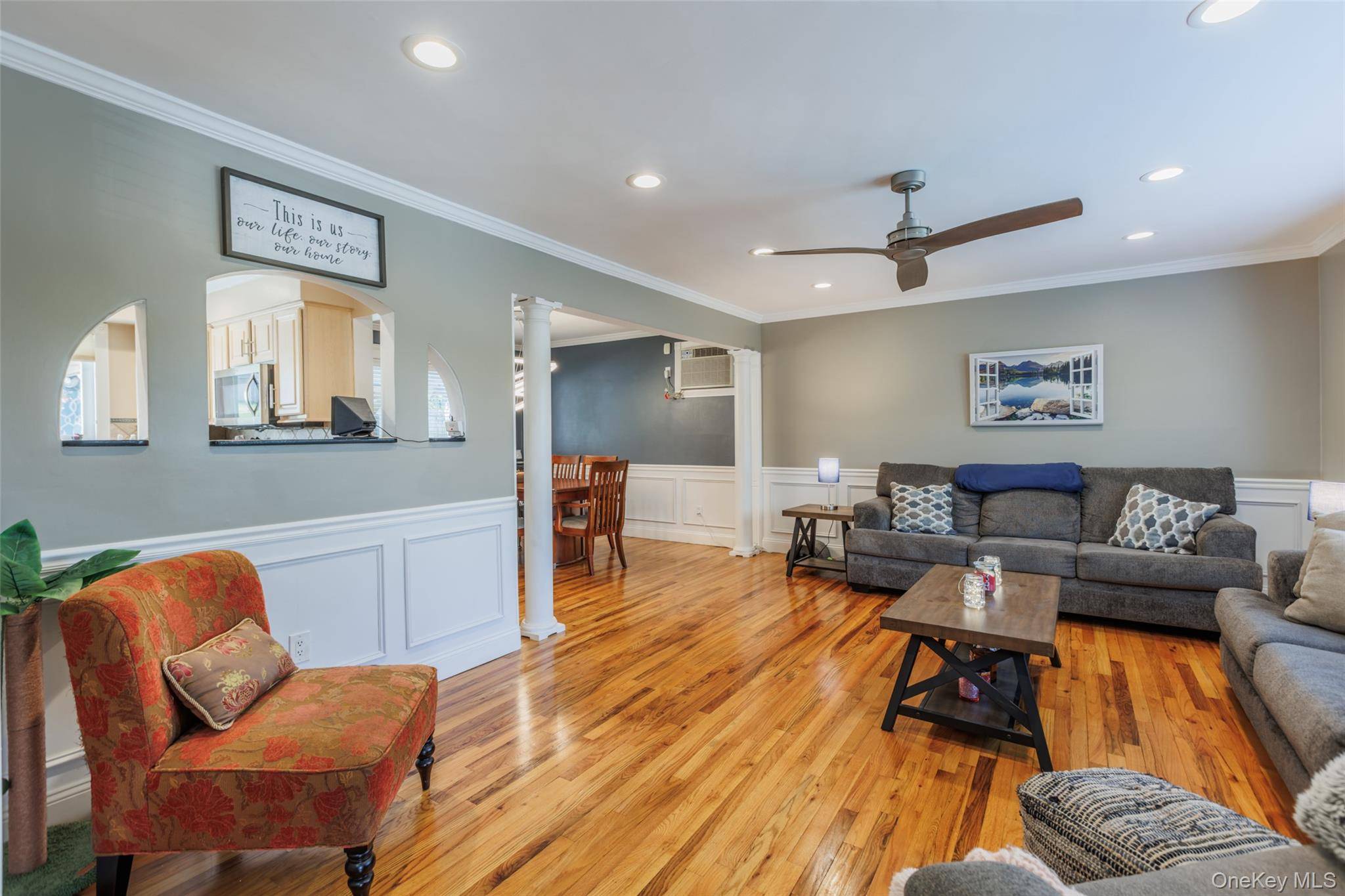 4 Bedroom Home for Sale in Ronkonkoma - New York - USA - 4