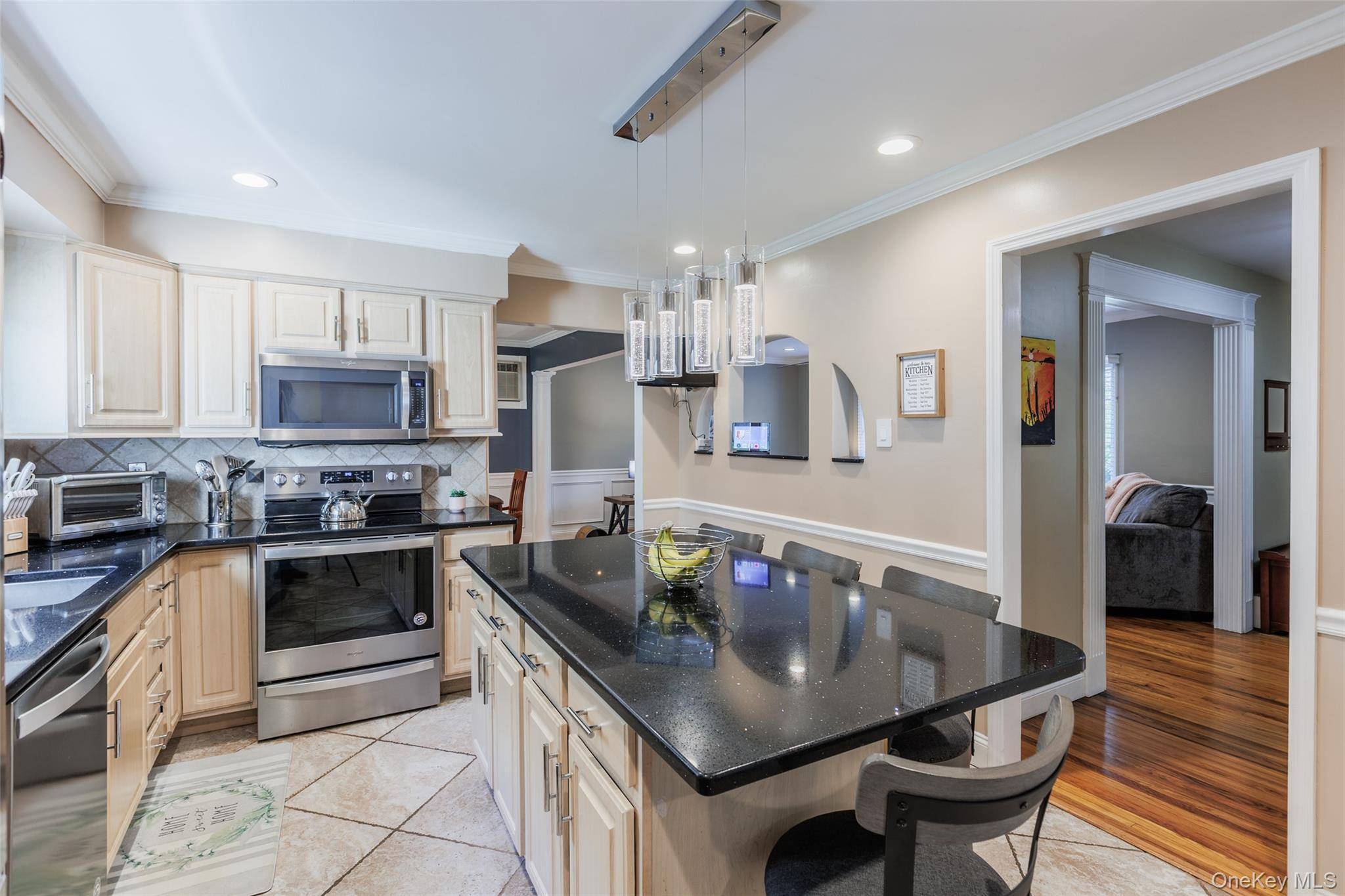 4 Bedroom Home for Sale in Ronkonkoma - New York - USA - 8