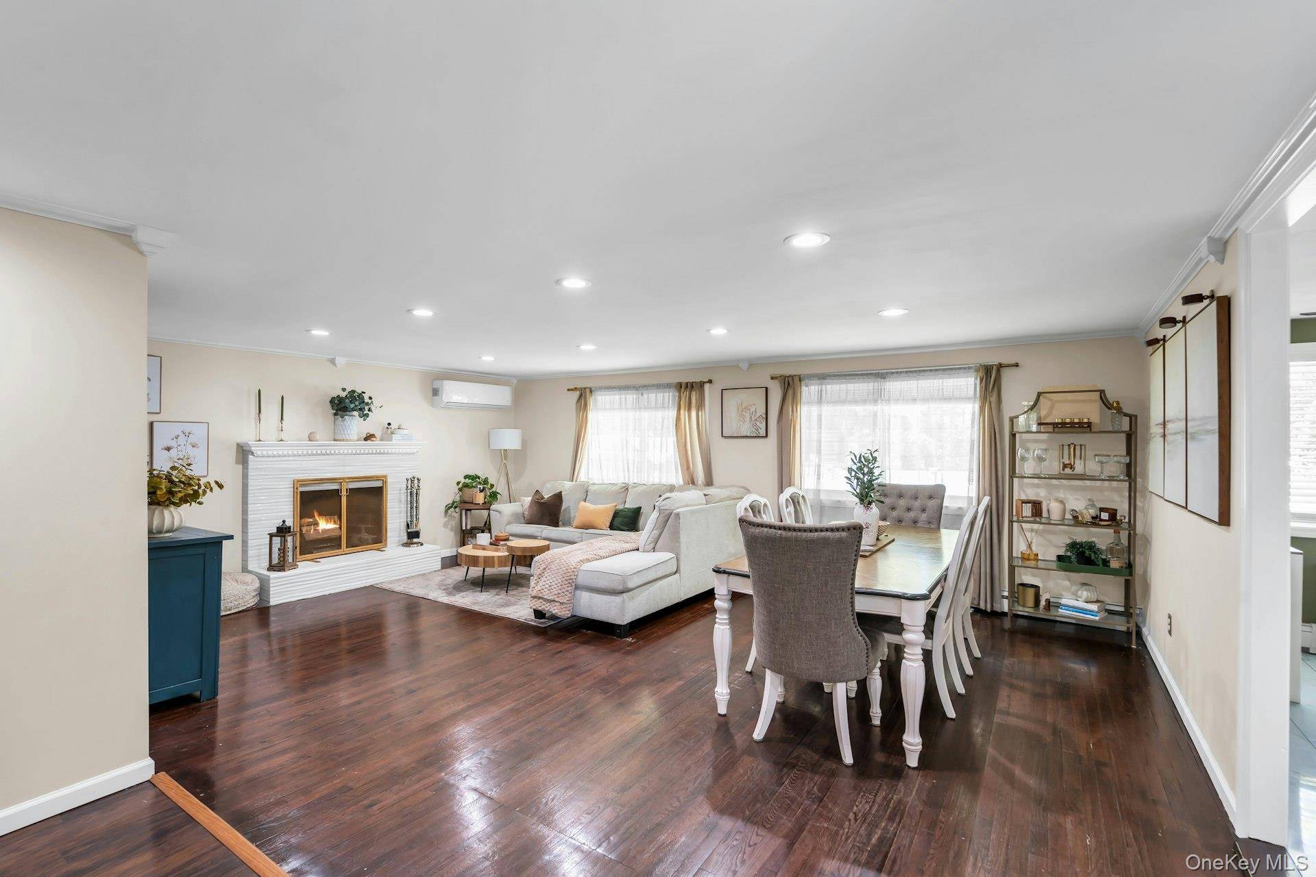 4 Bedroom Home for Sale in Ronkonkoma - New York - USA - 4