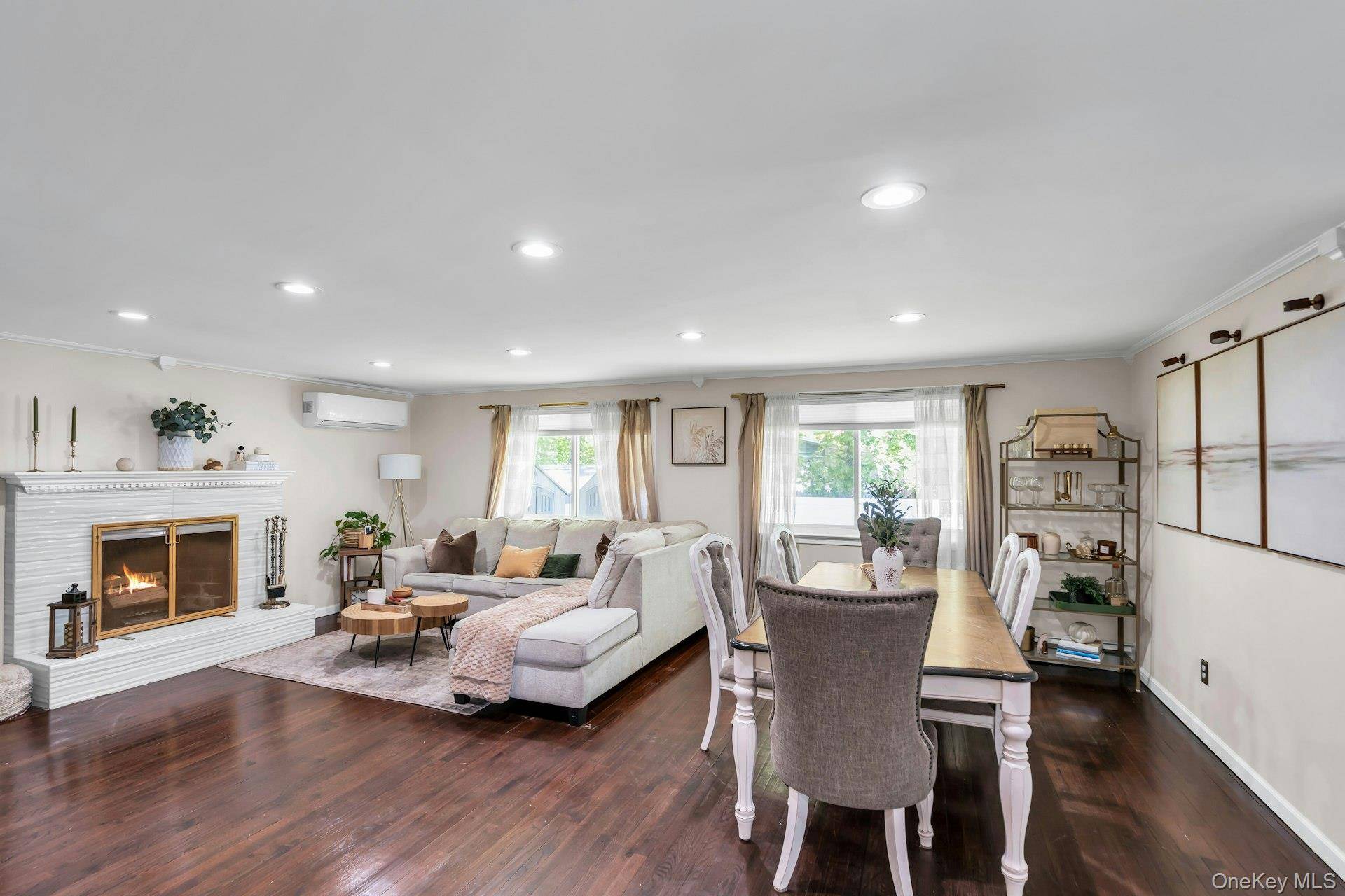 4 Bedroom Home for Sale in Ronkonkoma - New York - USA - 8