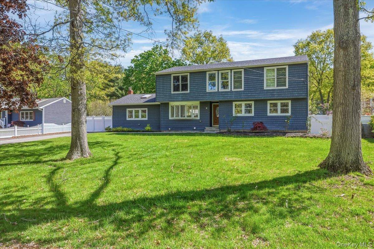 4 Bedroom Home for Sale in Ronkonkoma - New York - USA - 1