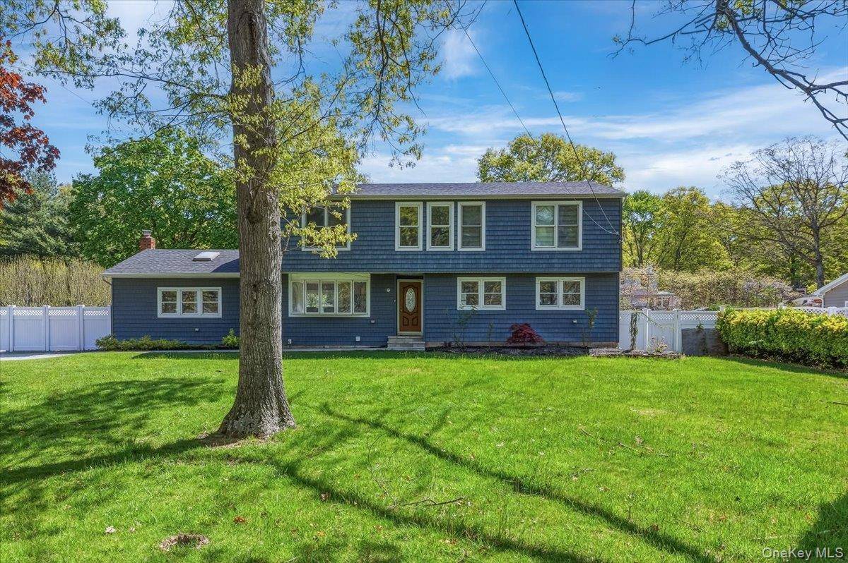 4 Bedroom Home for Sale in Ronkonkoma - New York - USA - 2