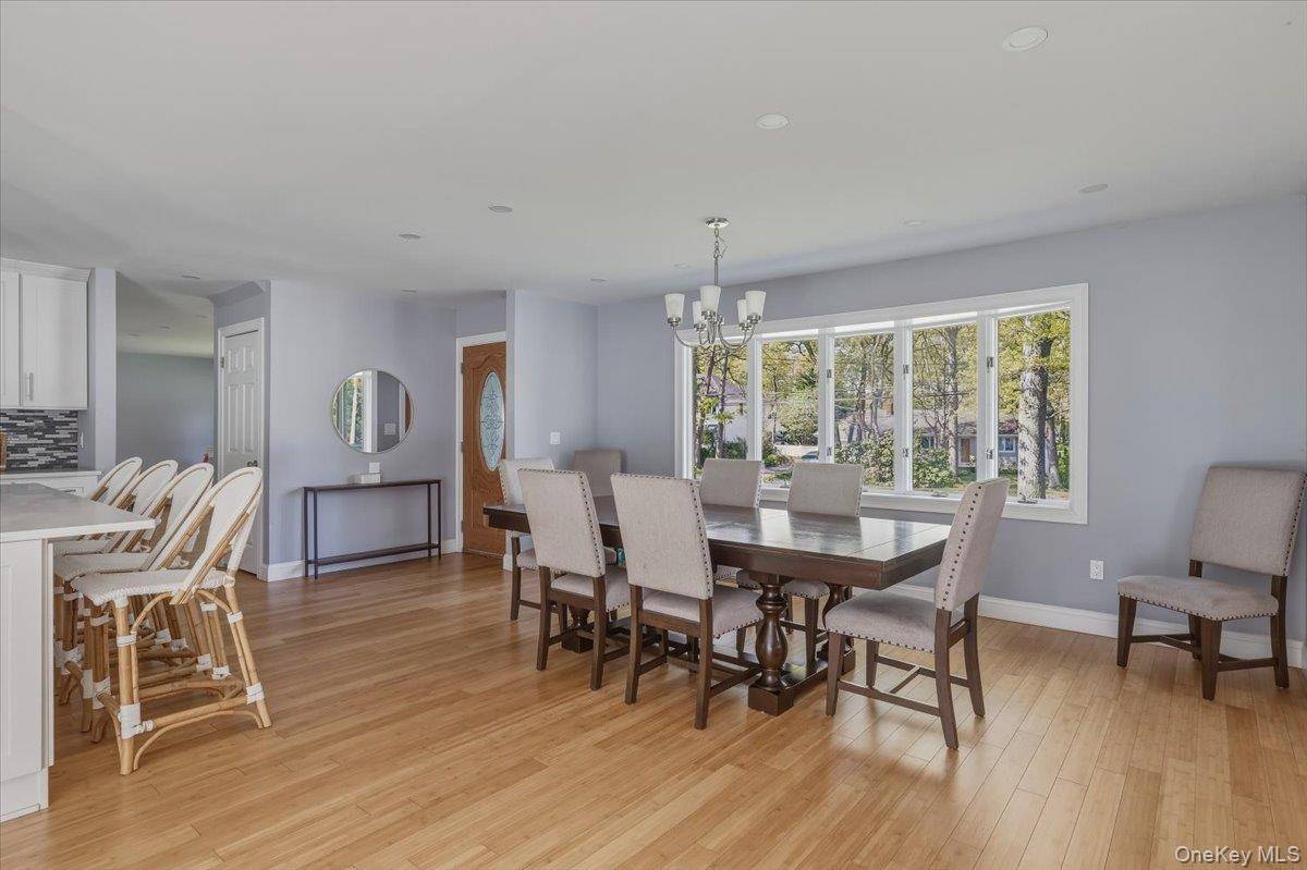 4 Bedroom Home for Sale in Ronkonkoma - New York - USA - 6