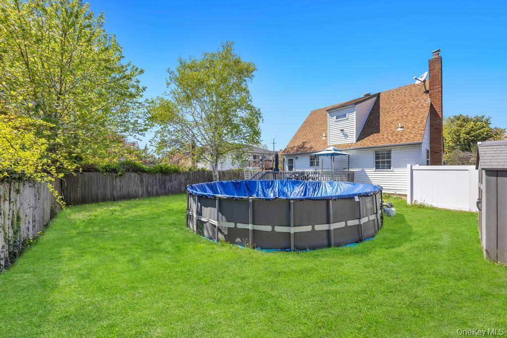 4 Bedroom Home for Sale in Ronkonkoma - New York - USA - 4
