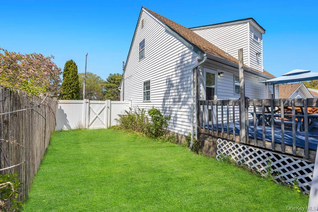 4 Bedroom Home for Sale in Ronkonkoma - New York - USA - 6