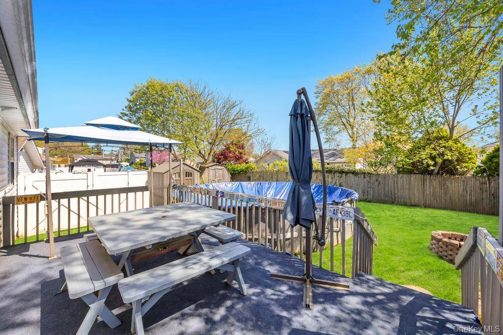 4 Bedroom Home for Sale in Ronkonkoma - New York - USA - 7